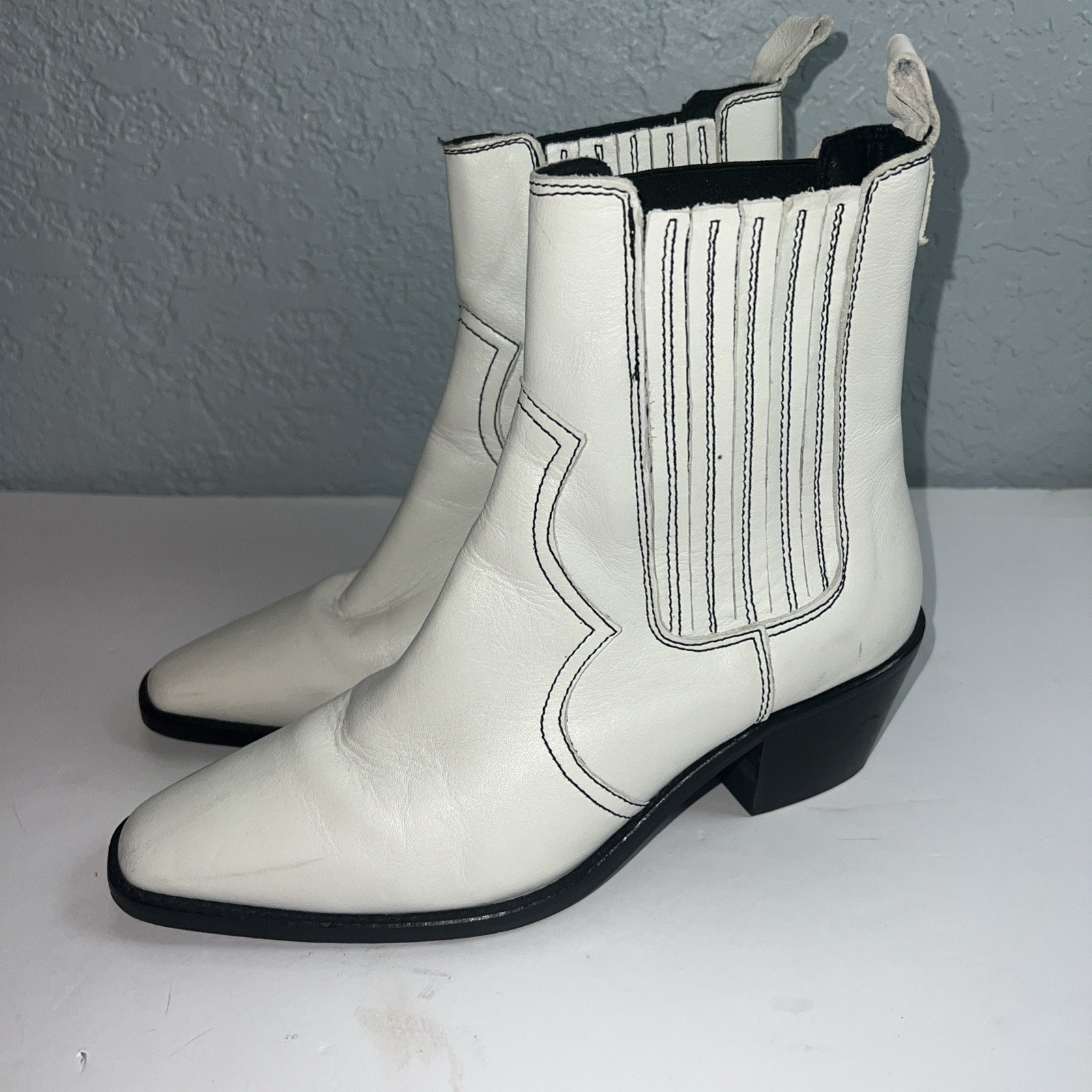 Urban Outfitters Women's White Leather Short Western Boots Size 38 (7.5) US