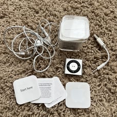 Apple iPod Shuffle 4th Generation 2 GB