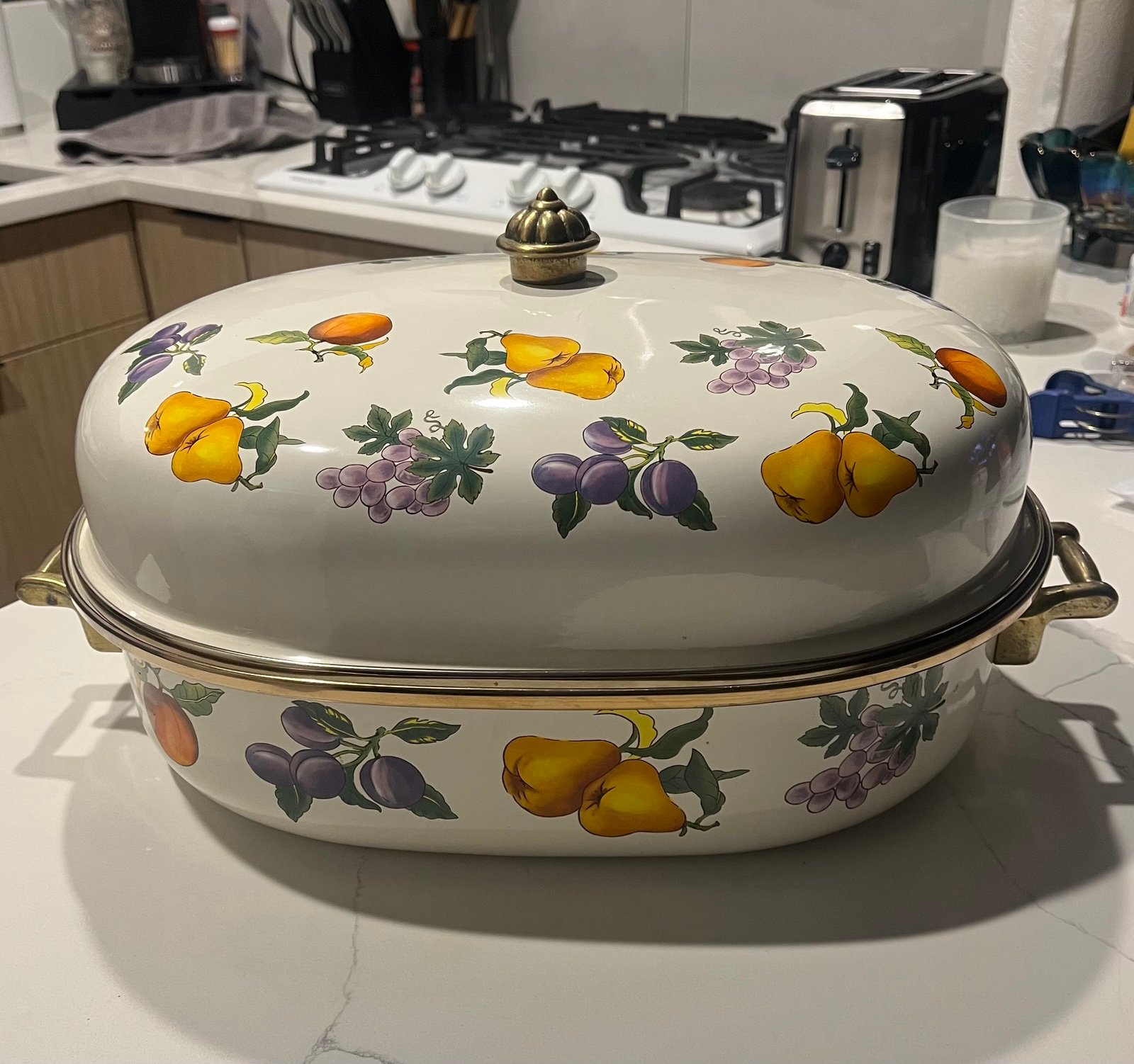 Essence Tabletops Unlimited 8 QT Enamelware Dutch Oven Roaster Fruit Border Bake