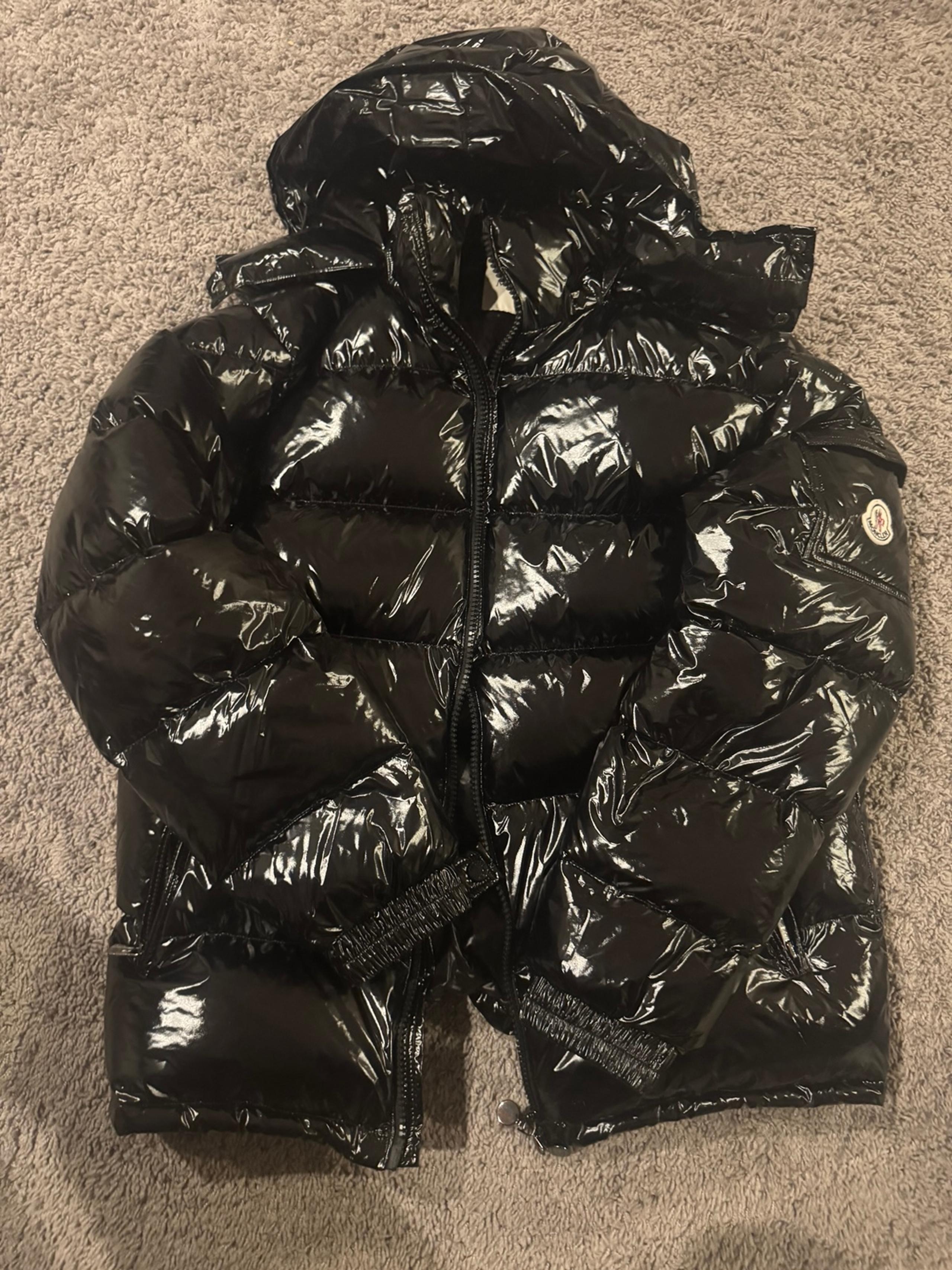 Moncler puff jacket size 5 (large)
