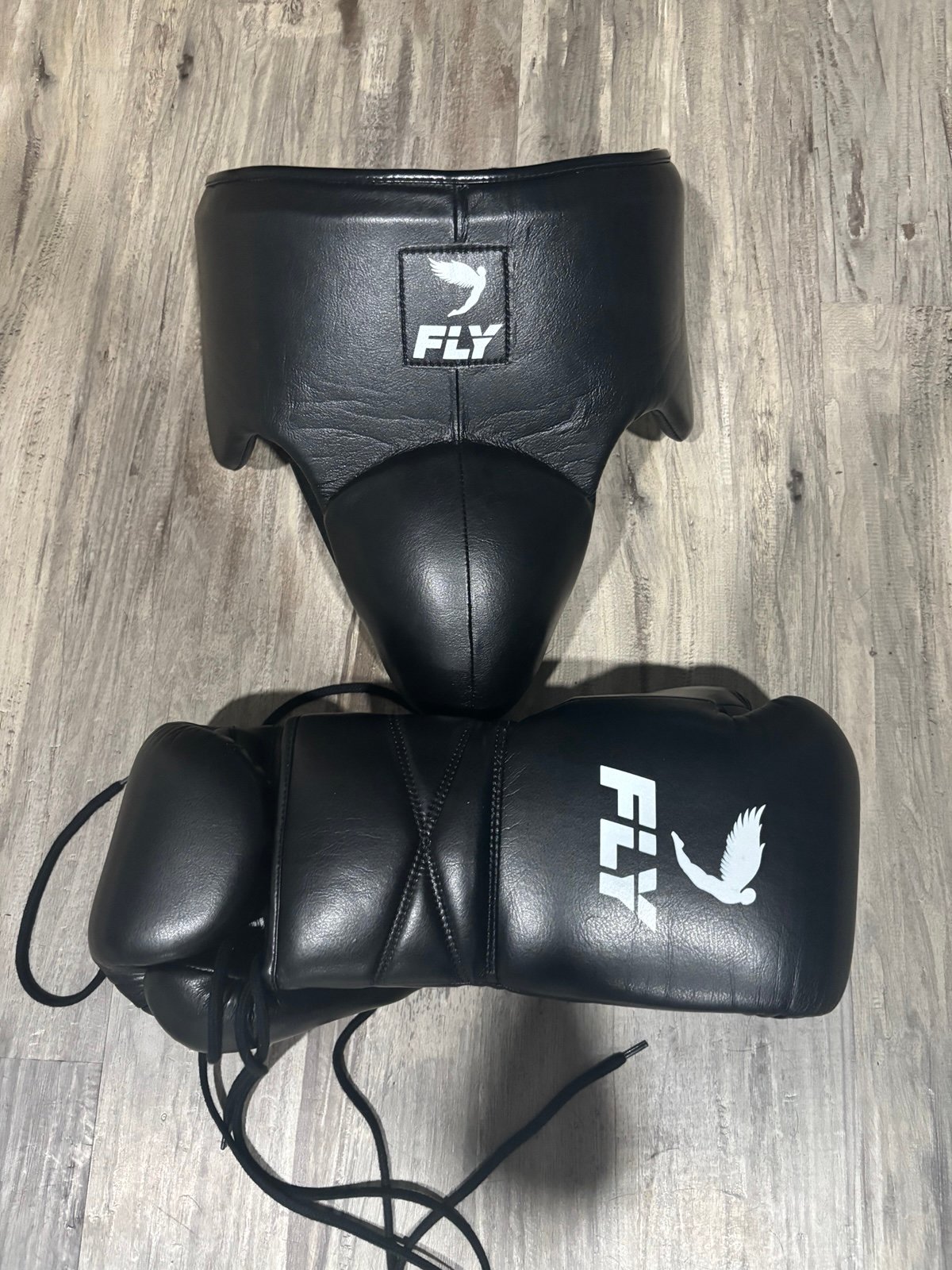 Fly super lace x and wraith x cup/groin guard protector
