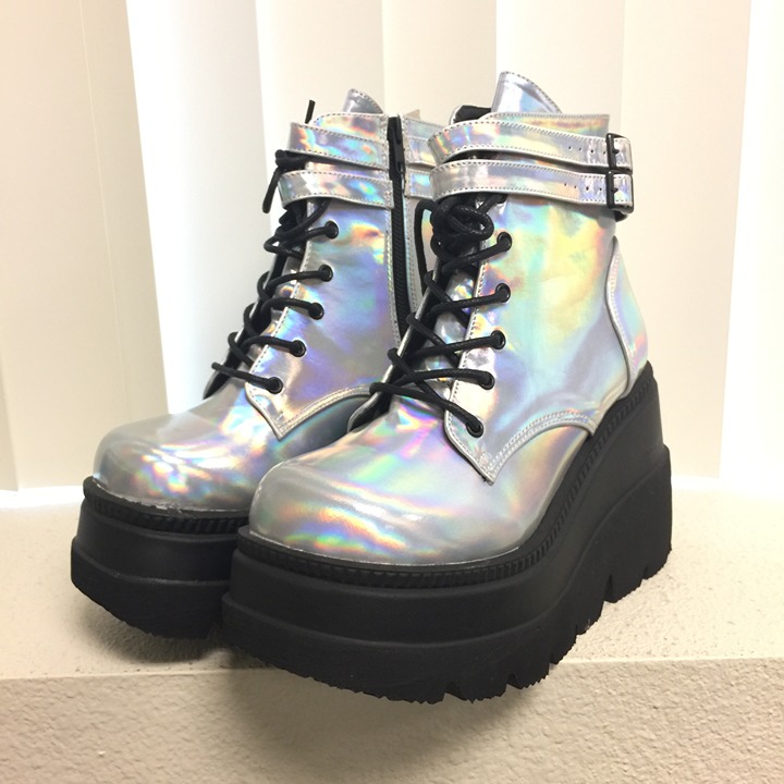 PRE LOVED -SHAKER 52 Dimension X Hologram Silver Platform Boots in SIL/9 - SH300