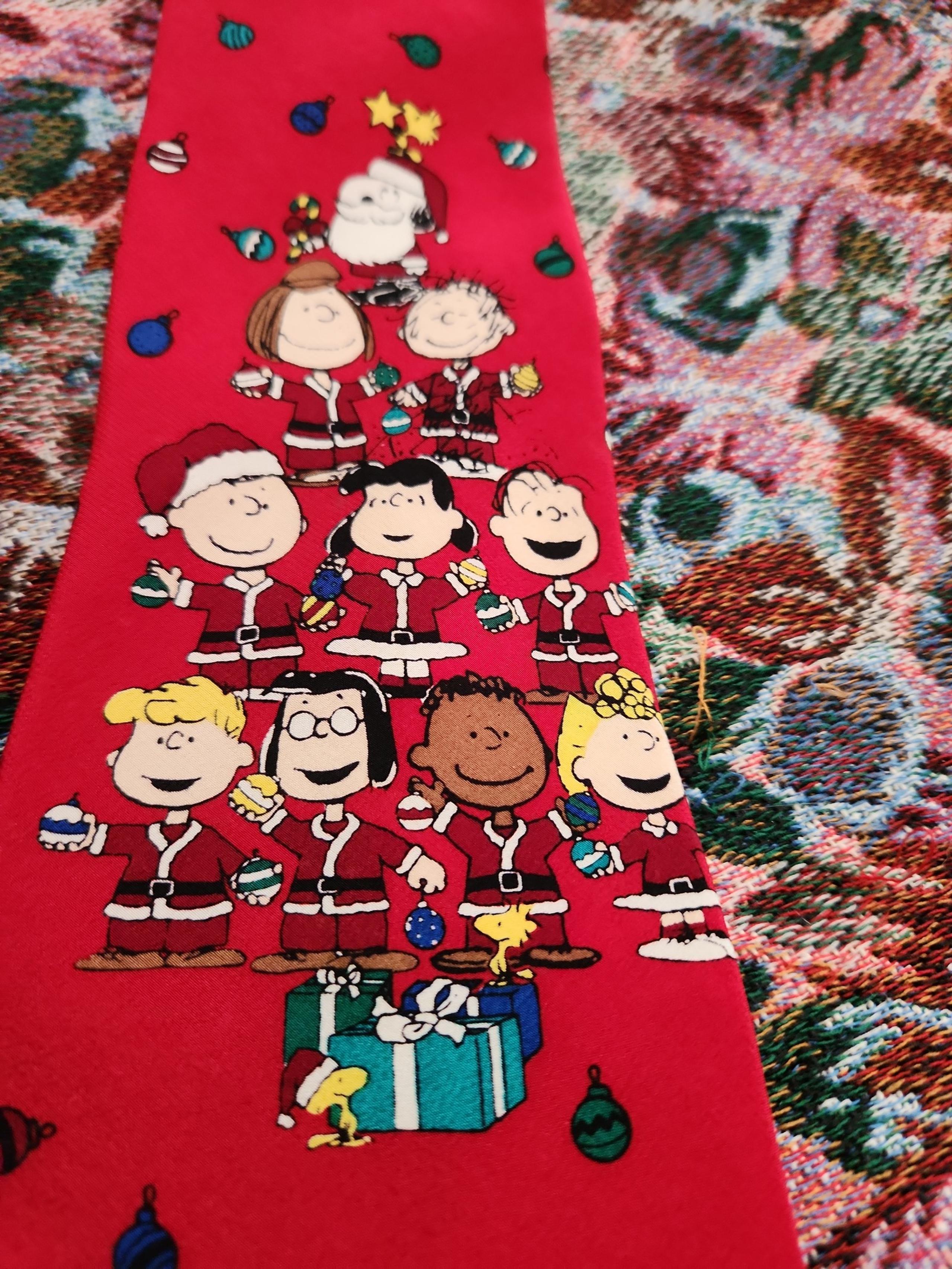 Peanuts Christmas tie