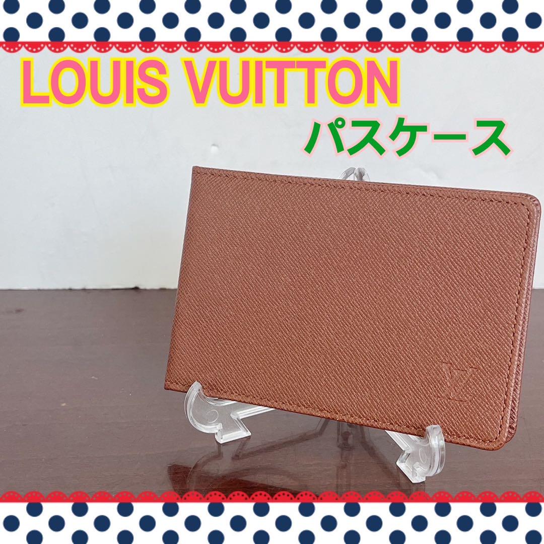 【Excellent Condition! Unisex】LOUIS VUITTON Pass Case / Brown / Taiga