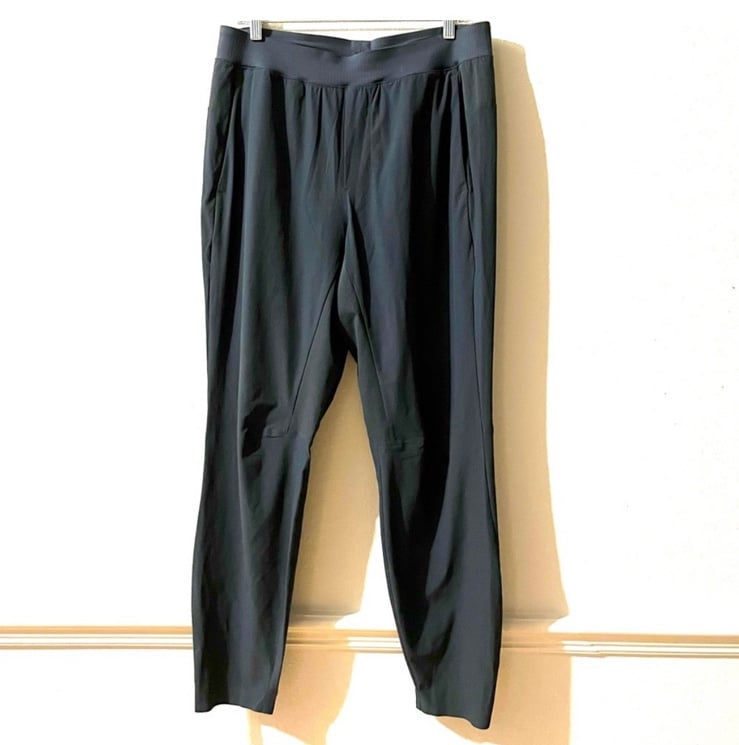 Lululemon Surge pant L ( NWT 128)