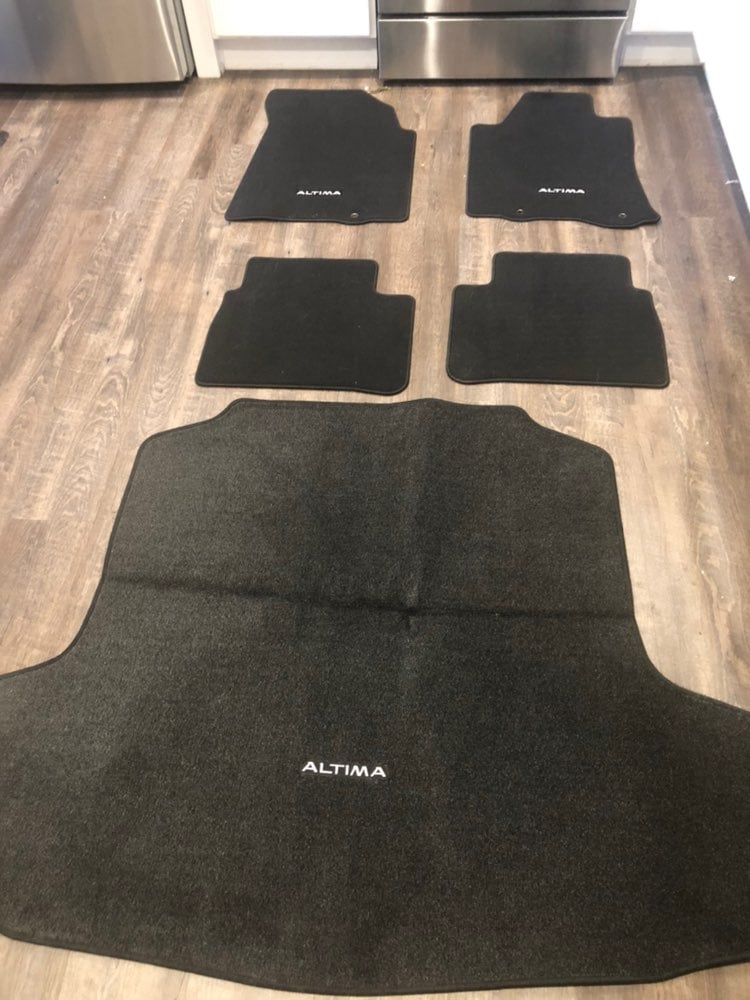 Authentic 2014 Nissan Altima Car mats