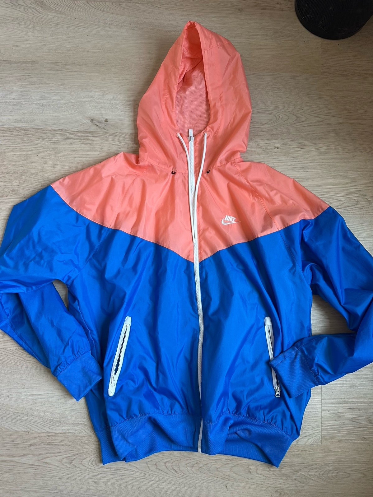 Size L Nike Sportswear Windrunner Signal Blue Crimson