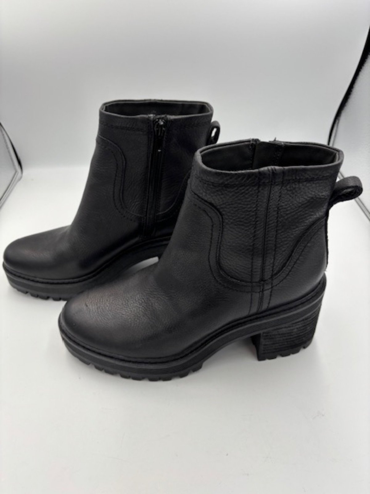 NWOT Zodiac Clair Platform Lug Ankle Boots