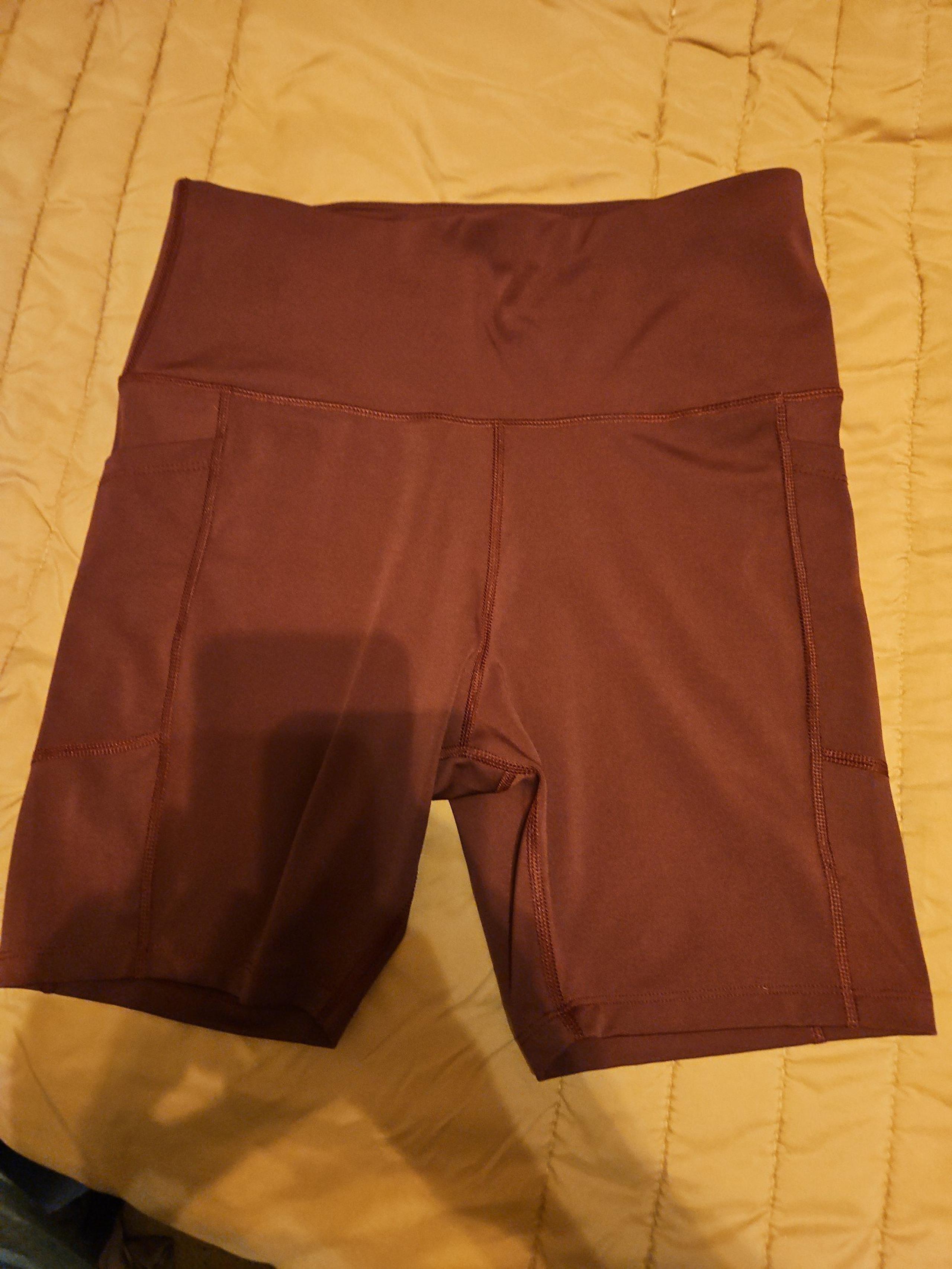 Stay dry shorts, burgundy. S.large
