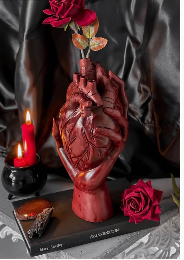 Killstar hold my heart vase