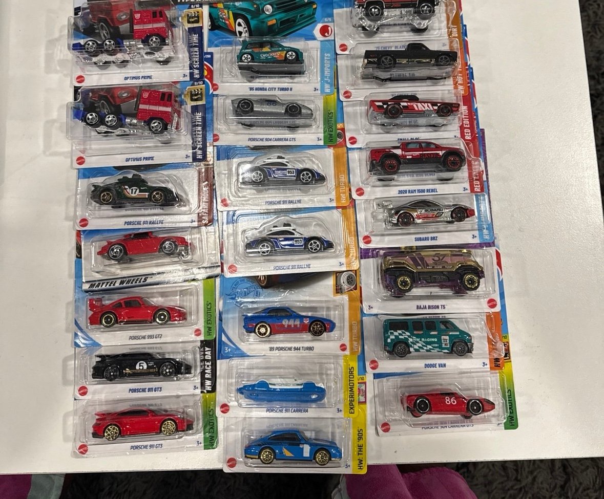 Hot Wheels 22 mainlines , 1 premium honda 2 pack and sth jeep gladiator