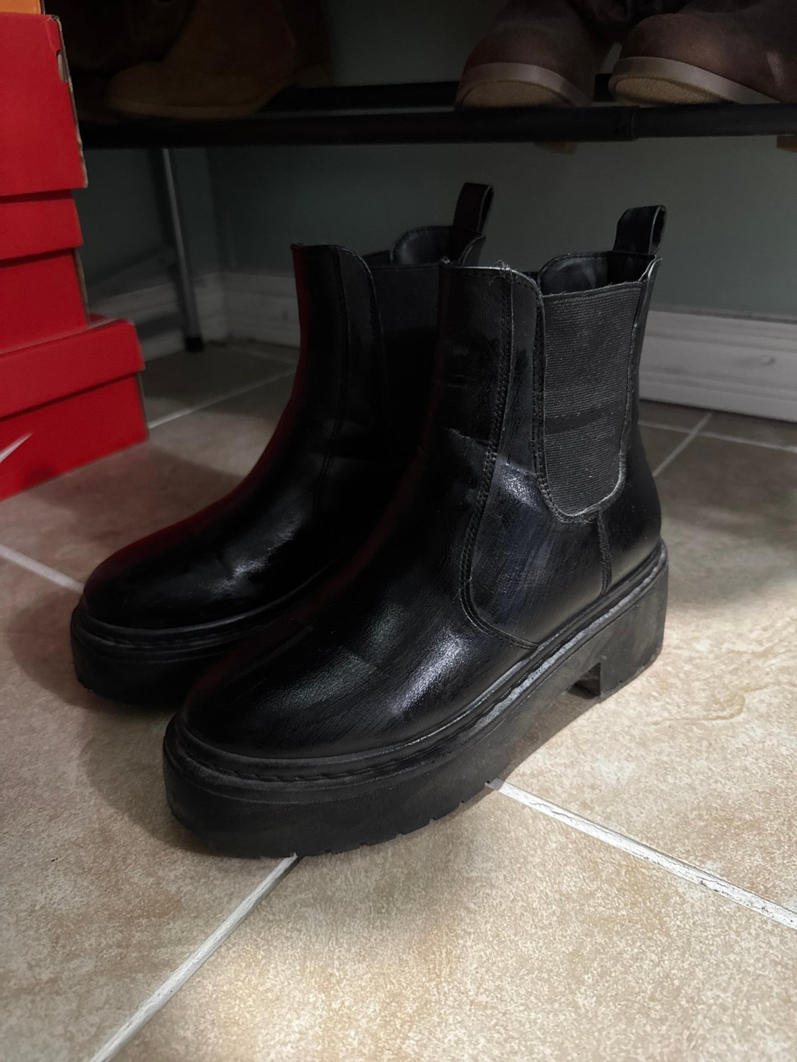 FOREVER 21 black boots