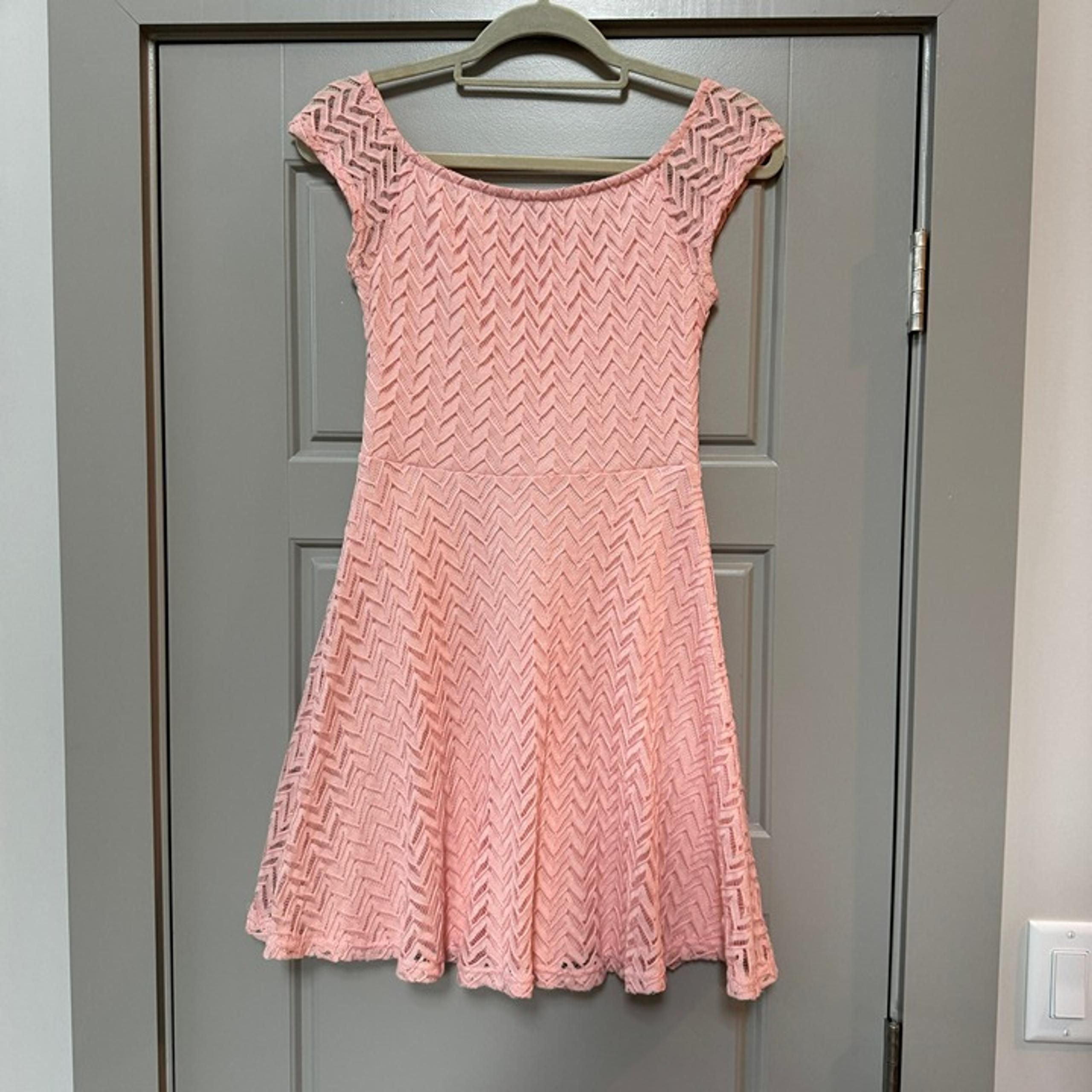 YA LOS ANGELES | Pink Chevron-Patterned Lace Swing Dress Size Small