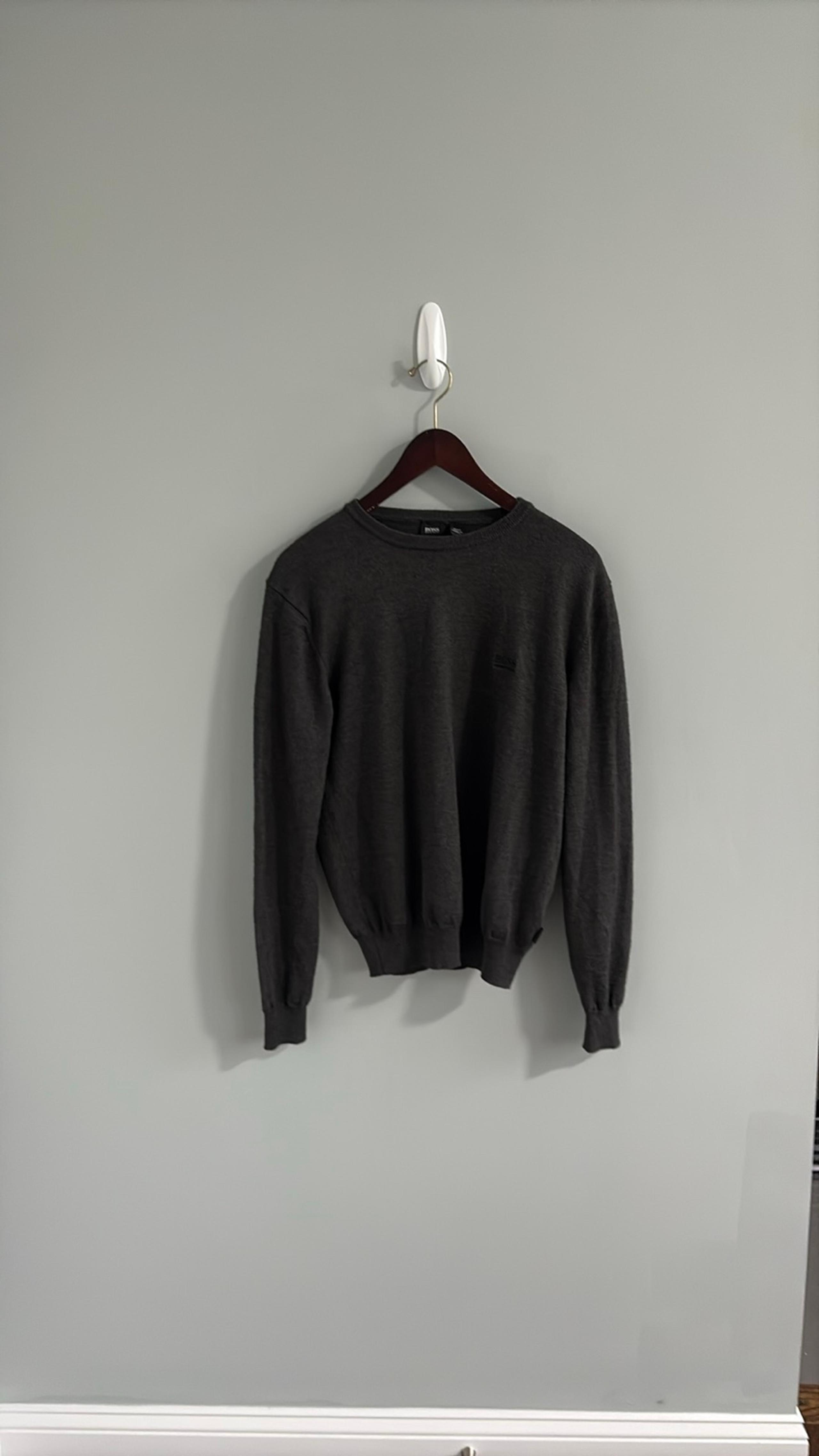 Hugo Boss Crewneck Sweater
Size medium