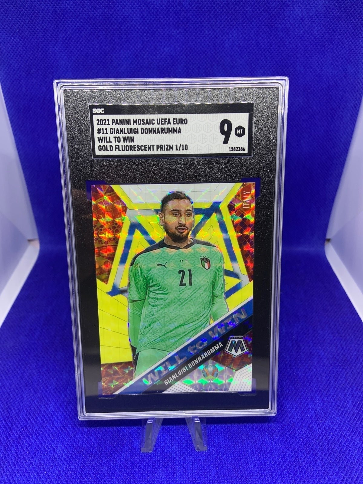 2021 Panini Mosaic UEFA Euro Gianluigi Donnarumma Gold Prizm 1/10 SGC 9