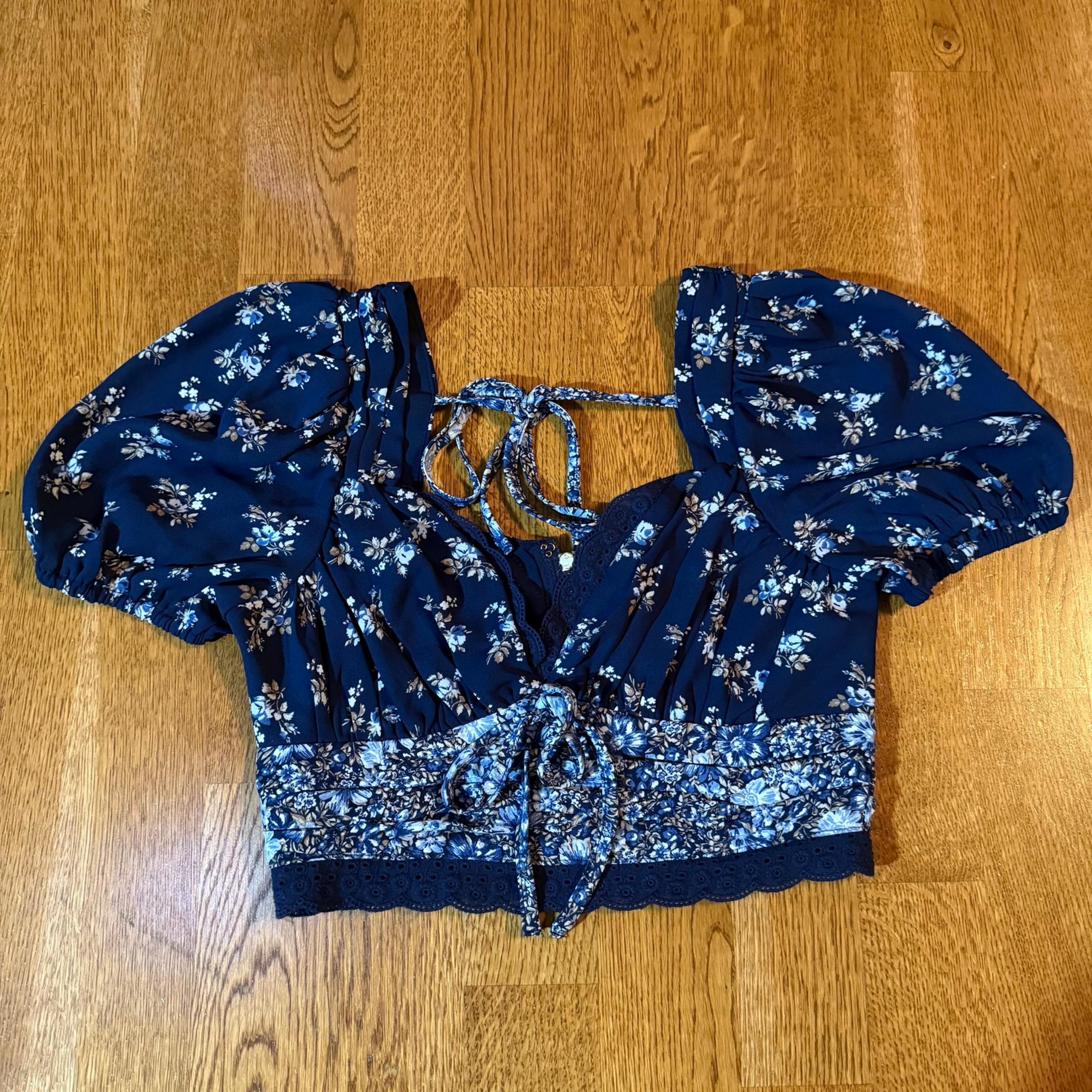 Altar’d State Floral Puff Sleeve Crop Top Blue Size XXS Brand New