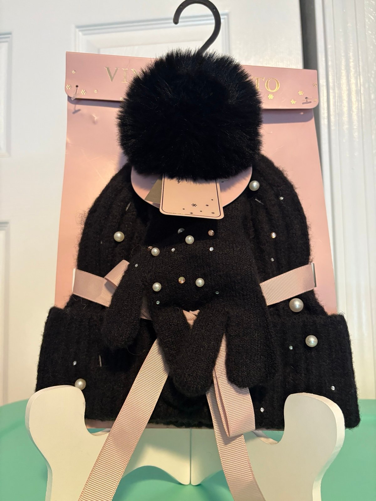 Vince Camuto hat and glove combo