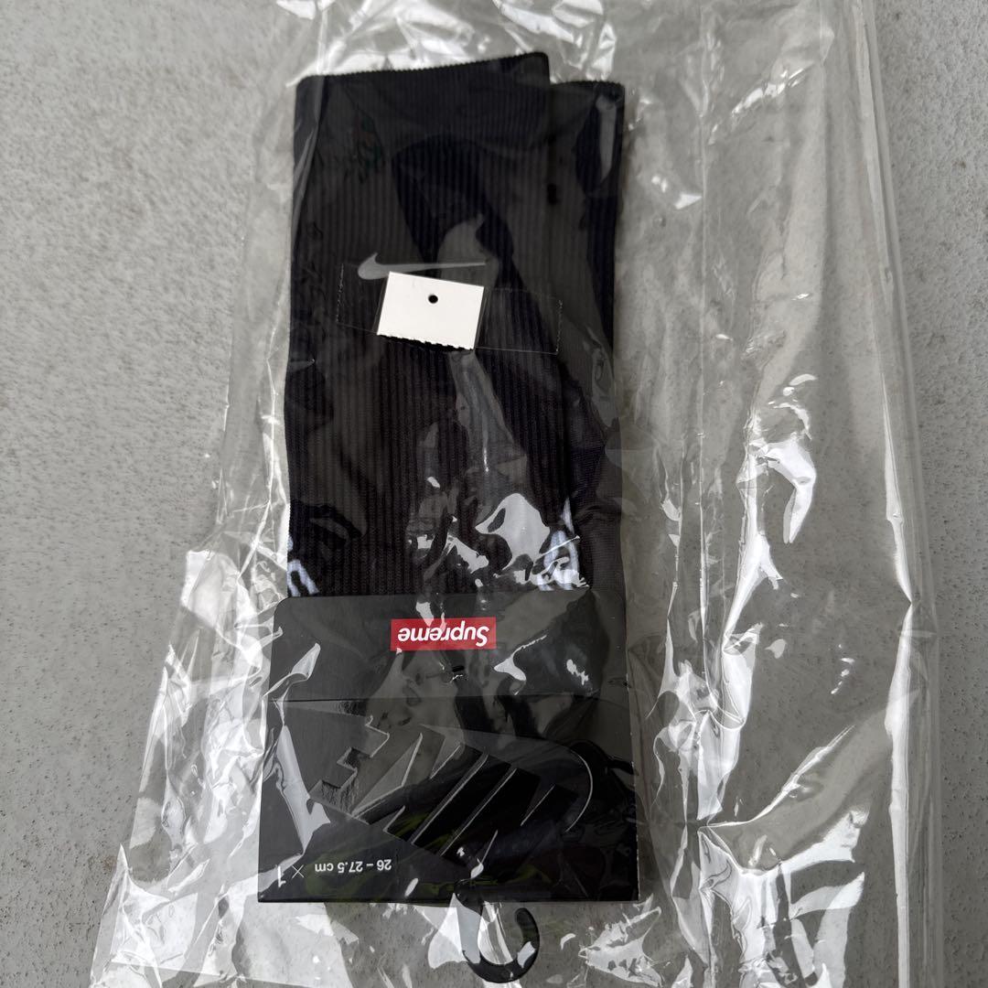 Supreme socks