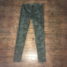 American Eagle camo distressed size 4 jeggings