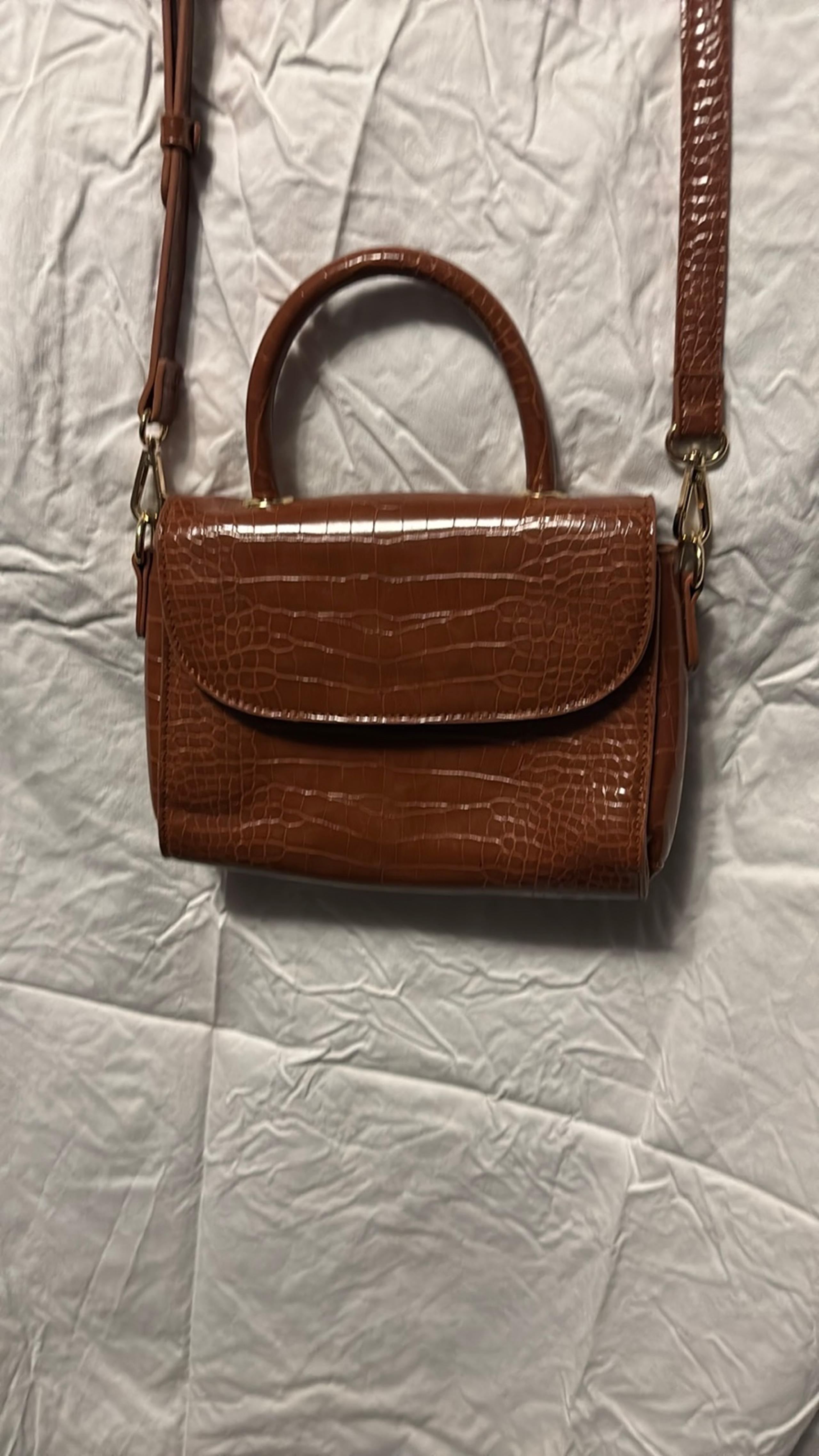 Like Dreams Chic Brown Croc-Embossed Crossbody Bag