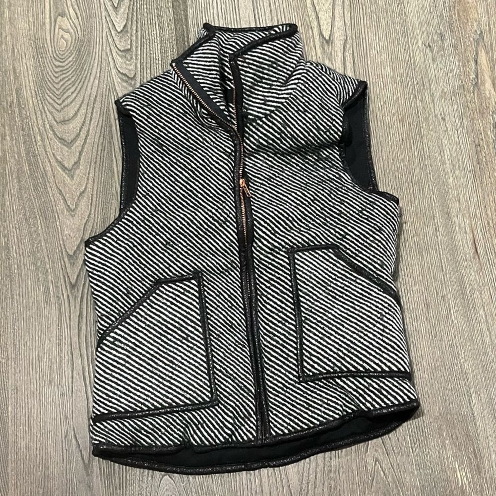 Peach Love California Quilted Vest Full Zip High Neck Pockets Black White Small