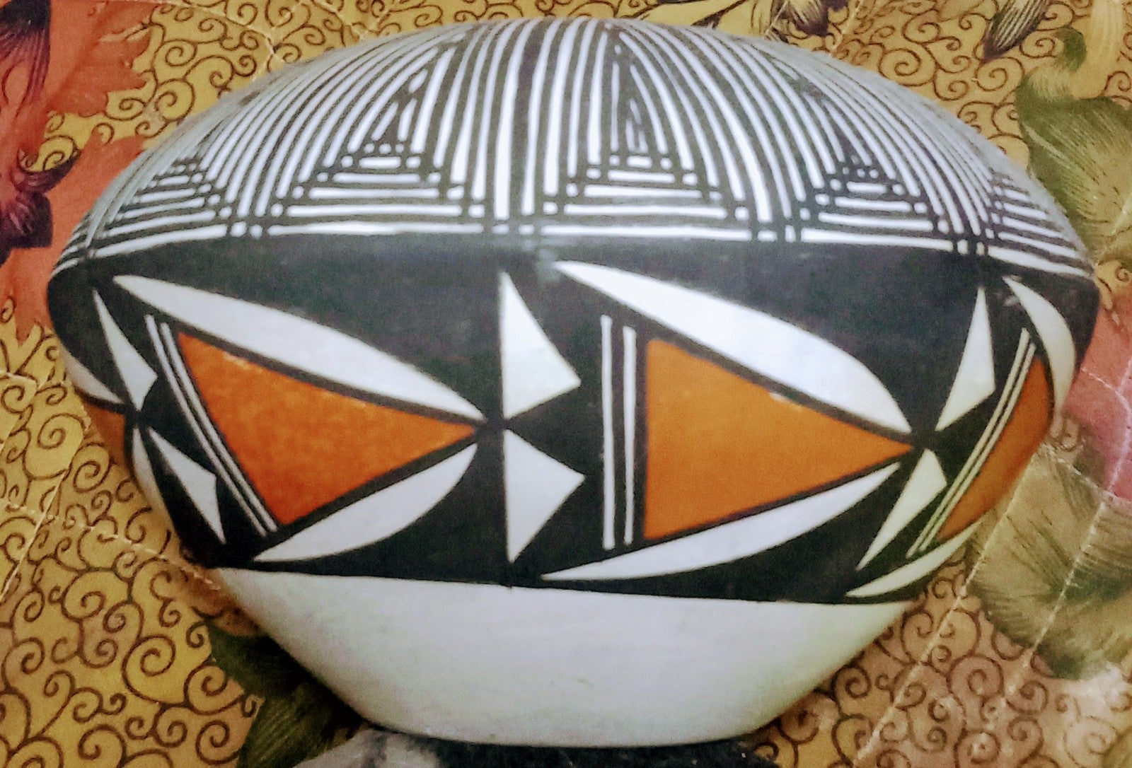 Authentic Native American Pottery Acoma Pueblo New Mexico. Signed by artist