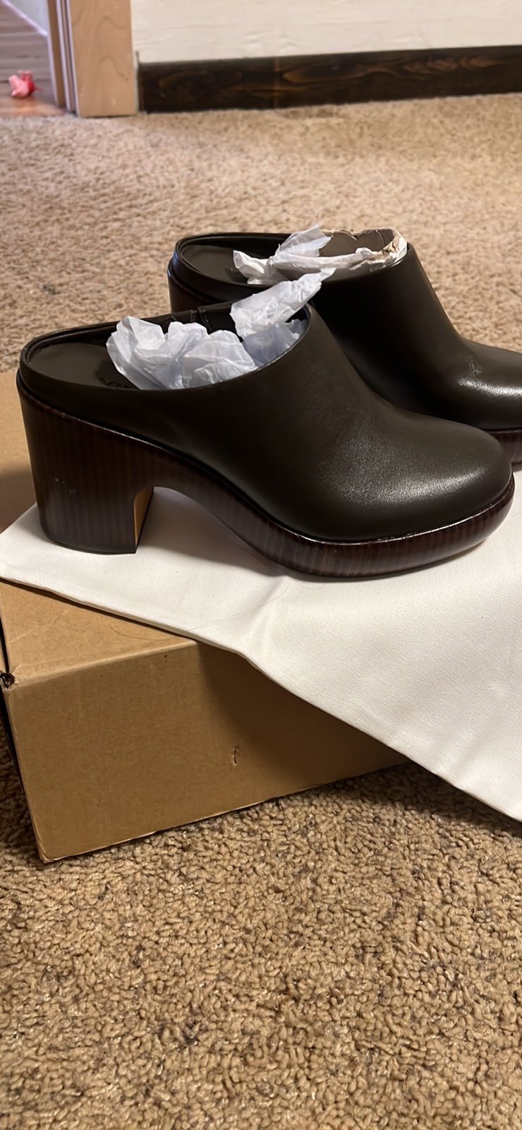 NEW Vince clogs 37