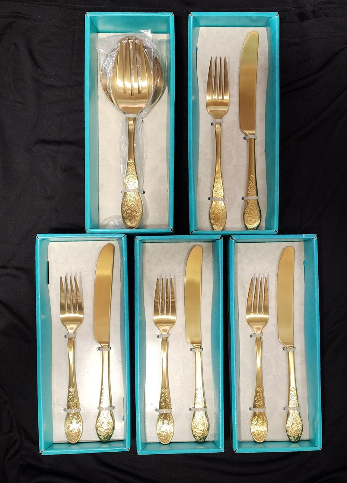 Pioneer Woman BUNDLE~20 Pc Gold Mazie SS Flatware with a 5Pc Serving Set