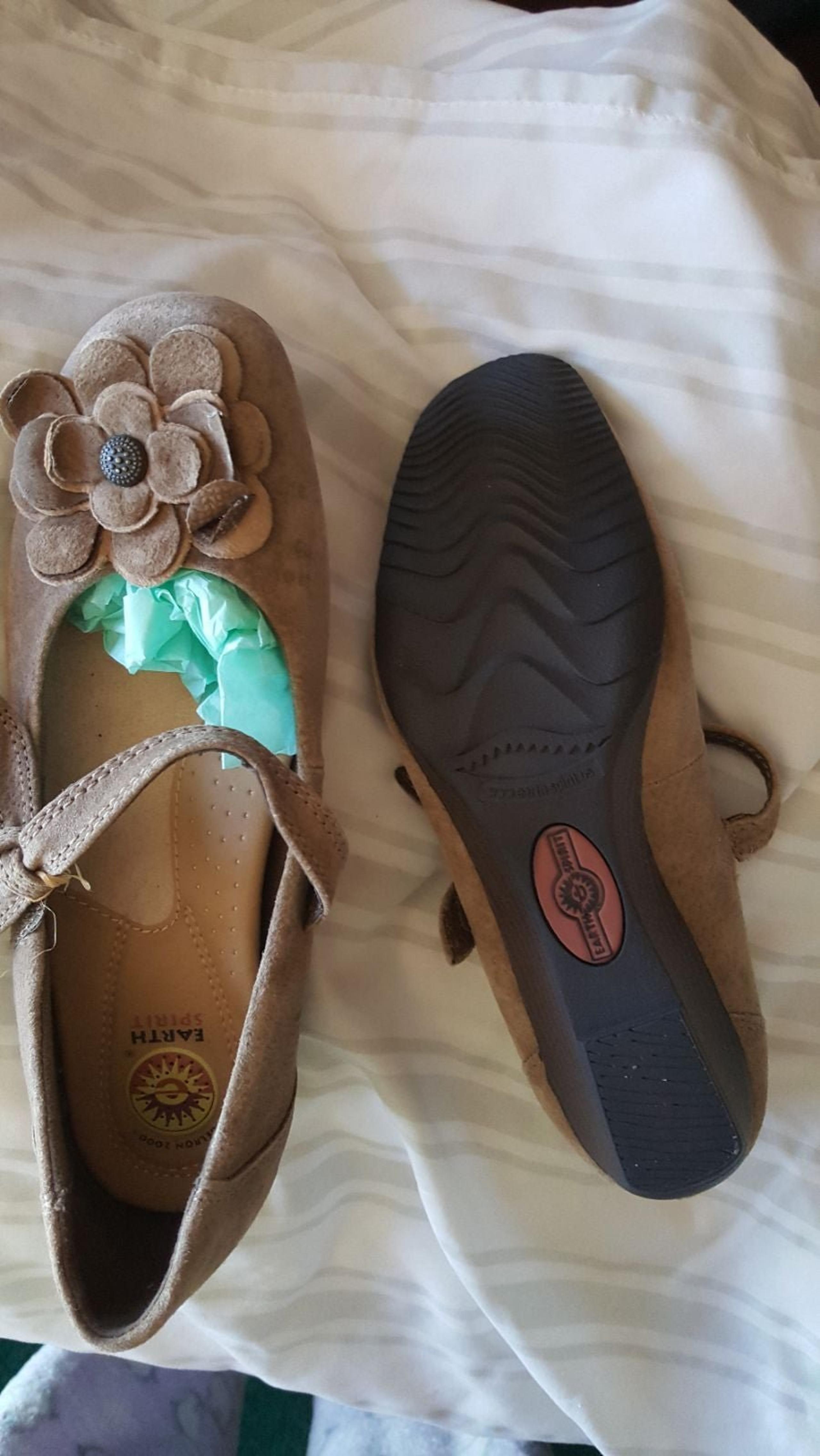 Women shoes size 8 earth spirit