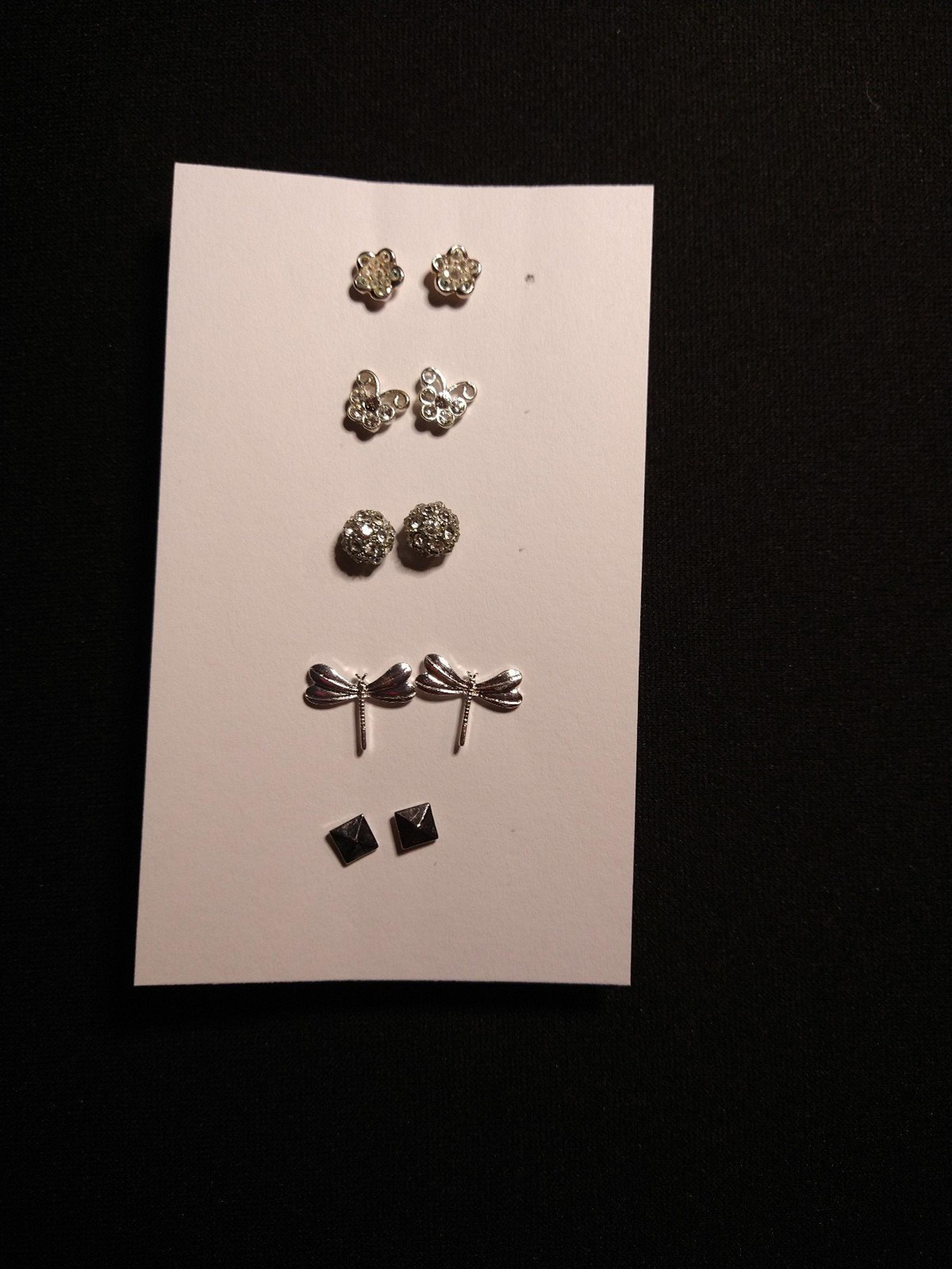 Lot of (5) Pairs of Women's Stud Earrings