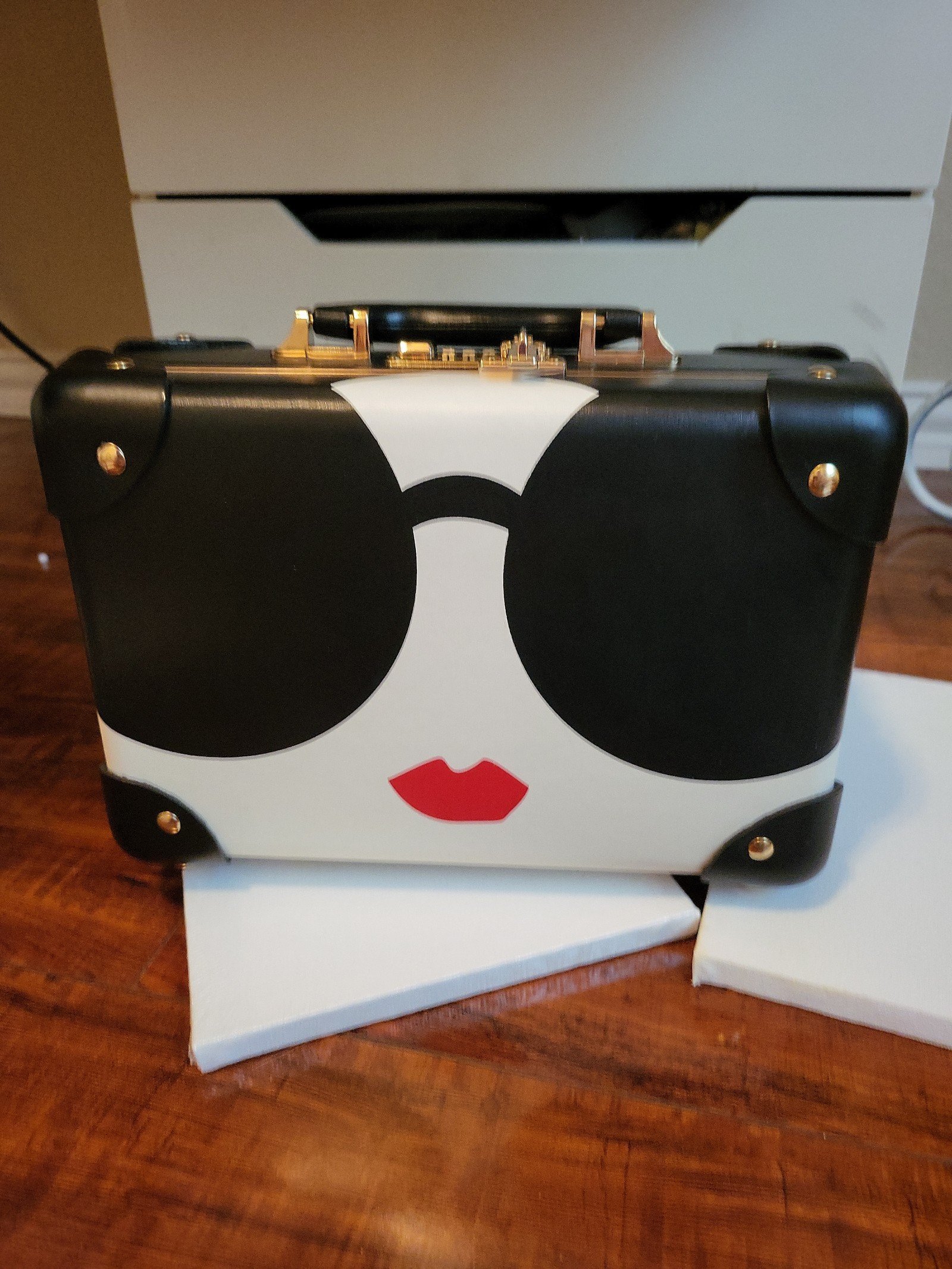 Alice and Olivia Steamline Staceface Vanity rare find