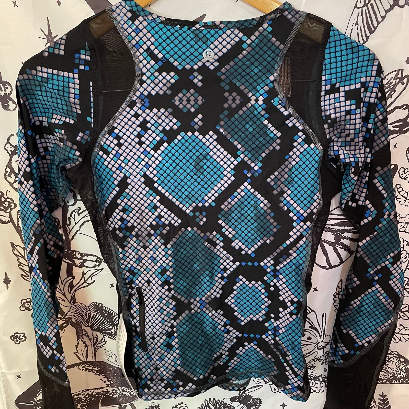 NWT LULULEMON WATER: SUN RUNNER 1/2 ZIP ZIGGY SNAKE BLACK BLUE SWIM SIZE 4