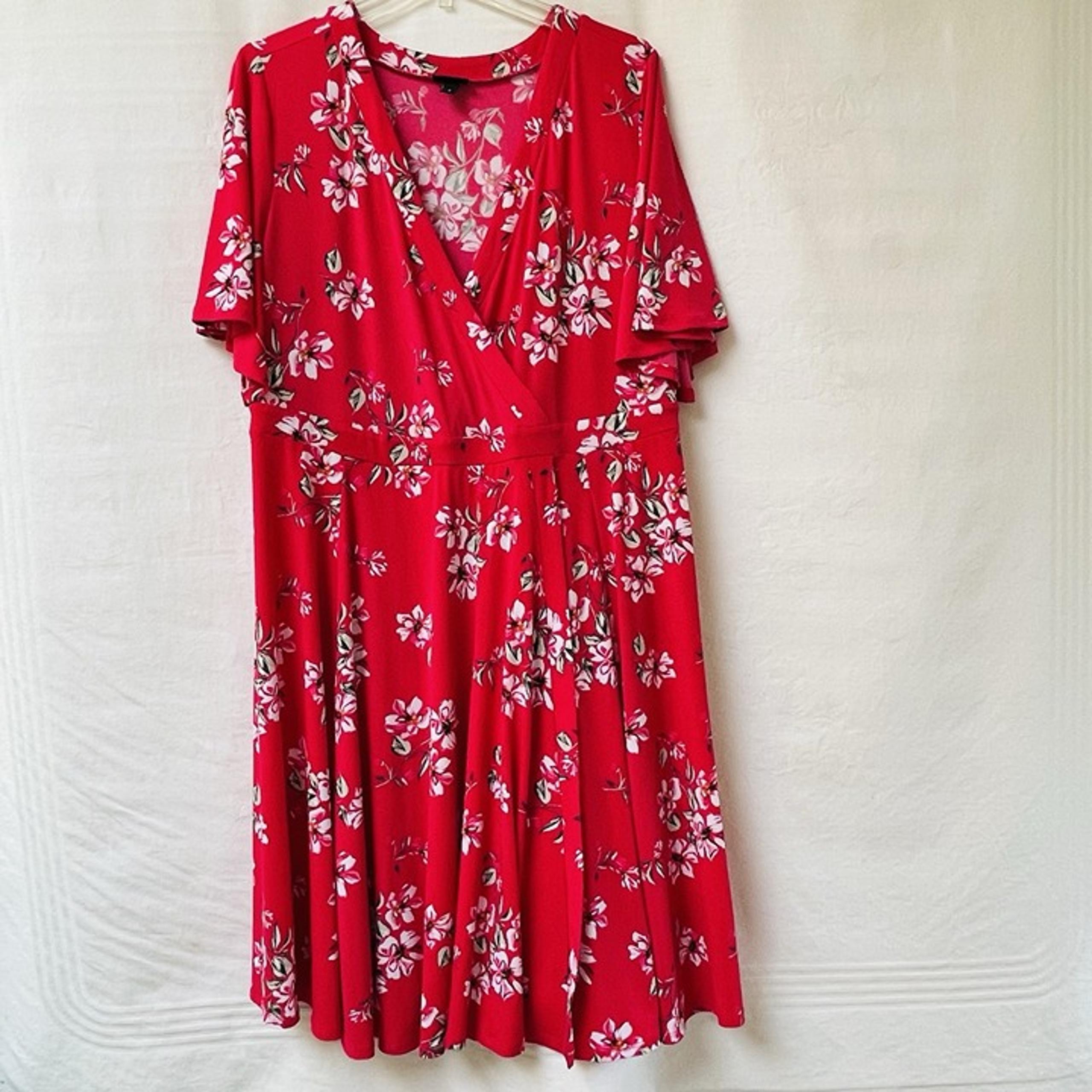 Torrid V Neck Flutter Sleeve Midi Dress Women's 2 US 18 20 Faux Wrap Floral