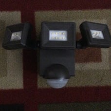 Defiant 1000 likens 180 degree flood light