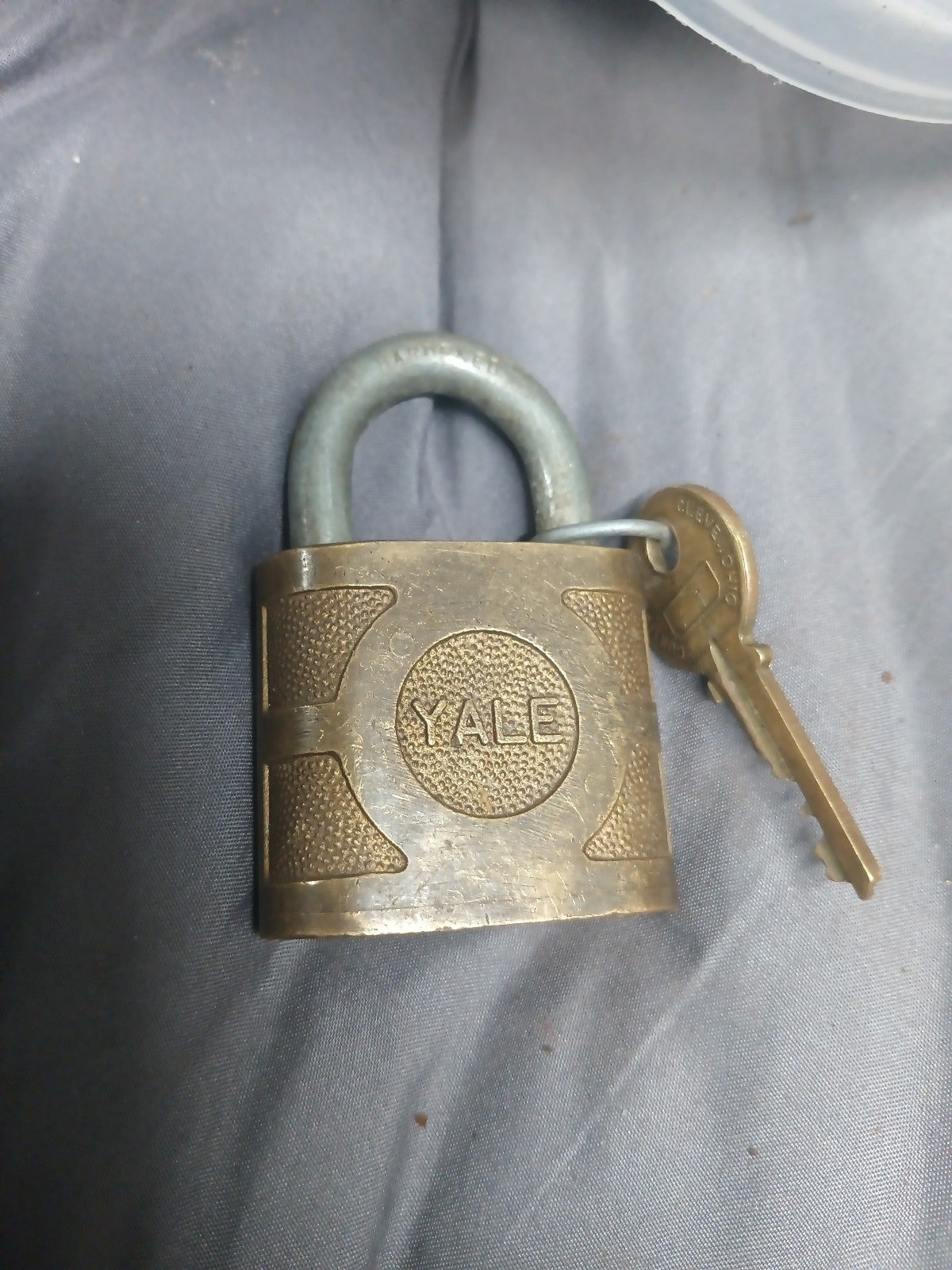 Antique Yale padlock working with key