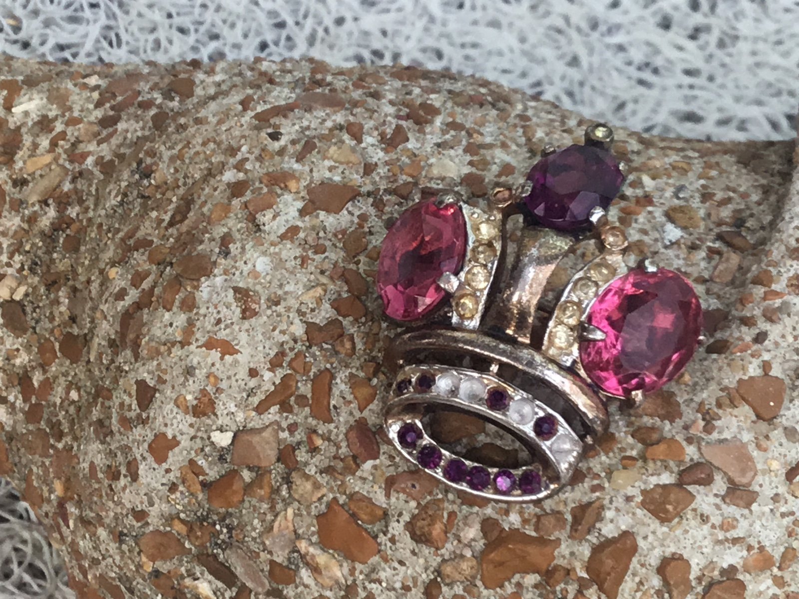 Vintage sterling silver crown pin for repair…missing stones