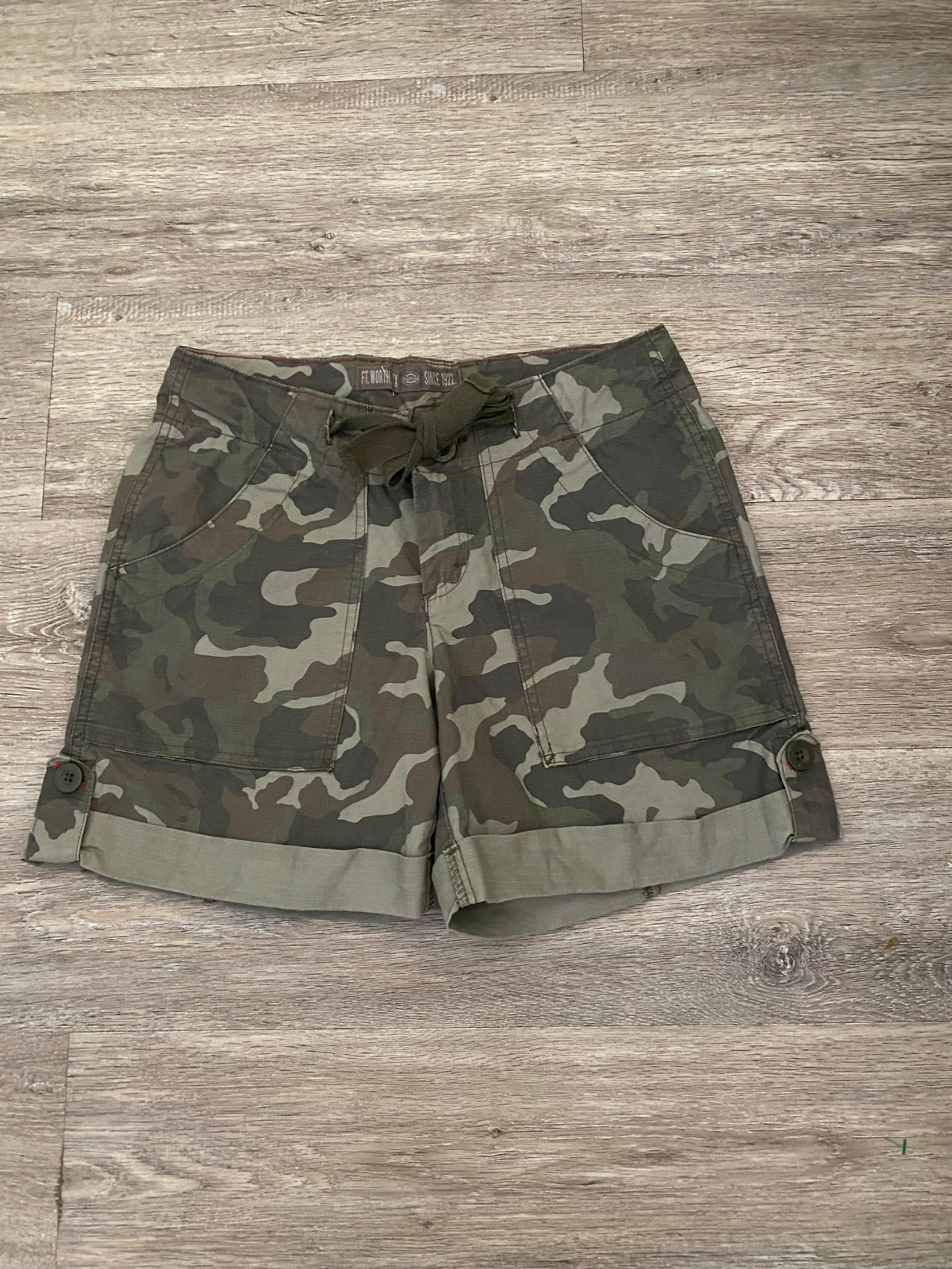 Dickies womens camo shorts size 4 relaxed