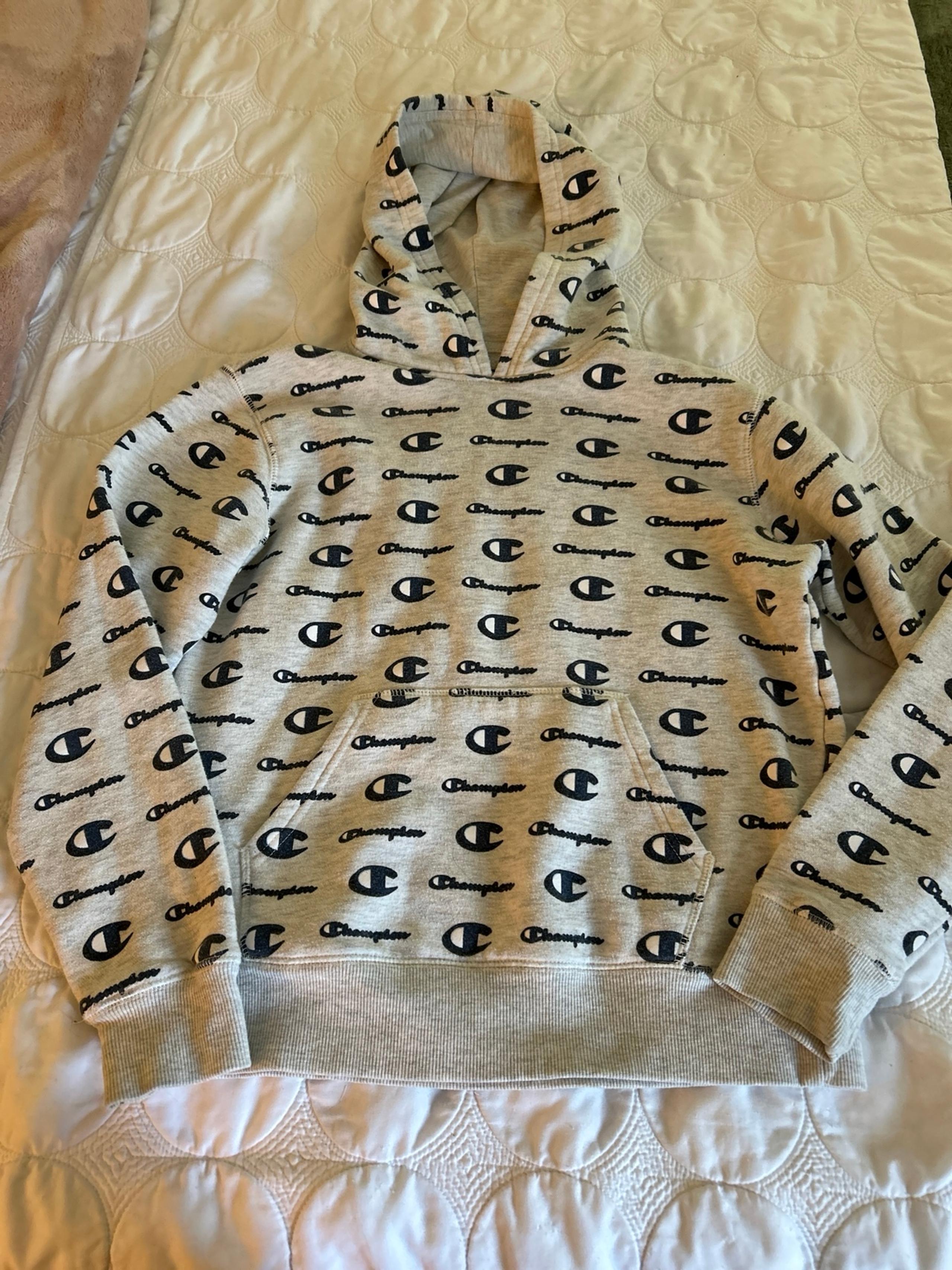 Boys Champion sweatshirt in size Large EUC