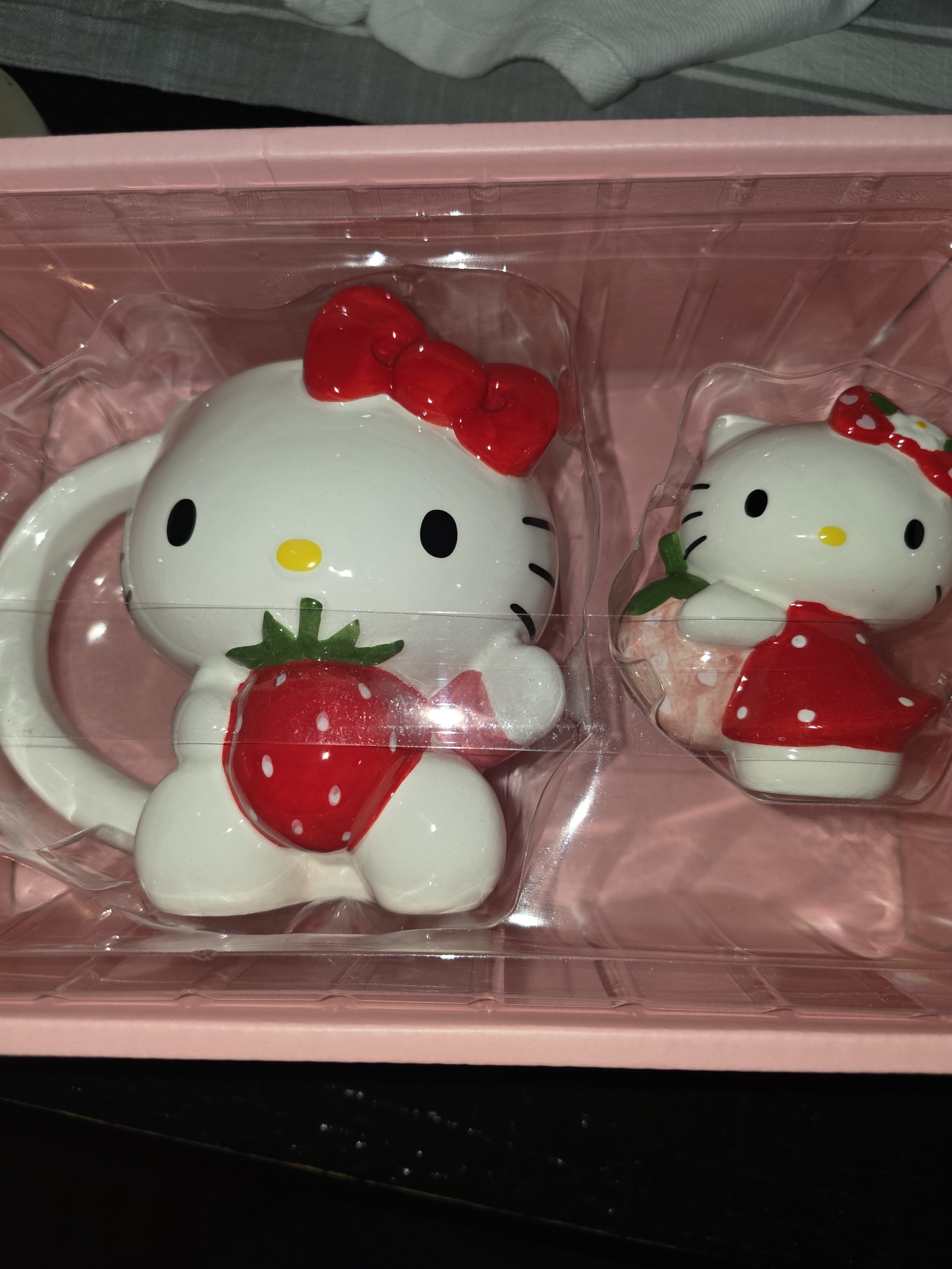Hello Kitty Mug Set