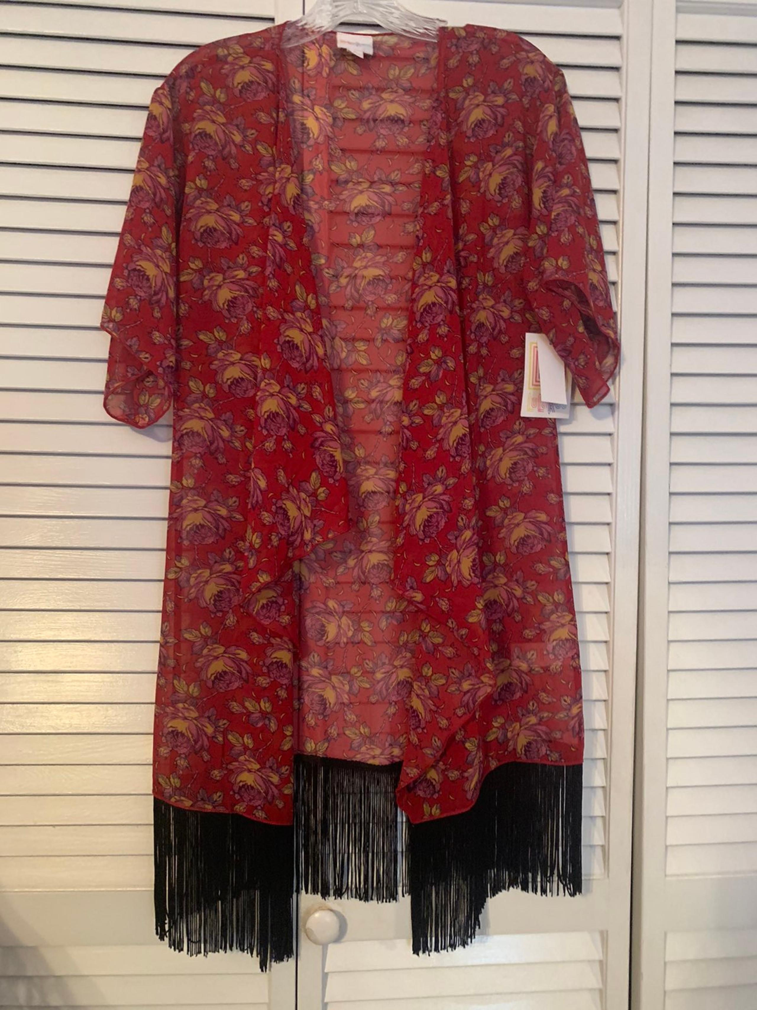 NWT LuLaRoe Size S Red Floral Fringe Wra