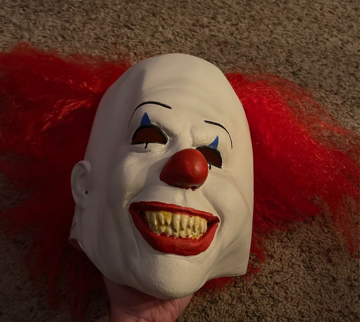 pennywise the dancing clown mask