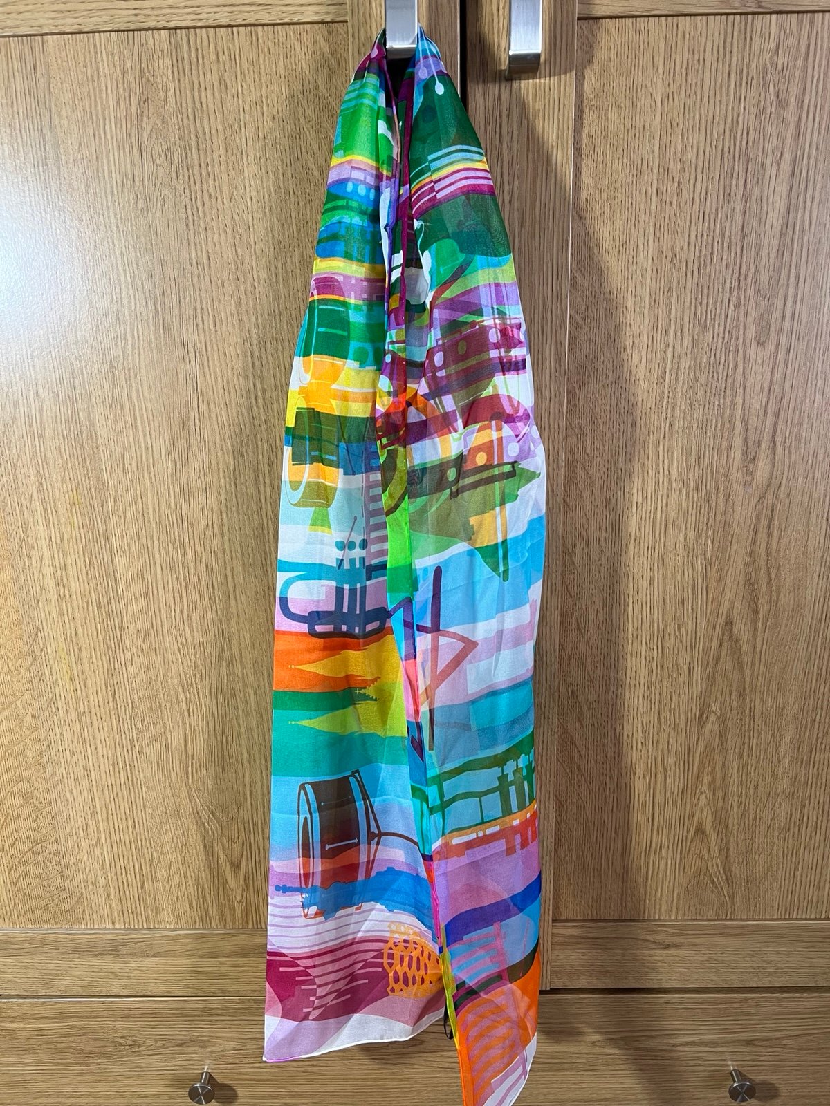 YONI ALTER NYC CITYSCAPE VIVID MULTICOLOR OBLONG 100% SILK SCARF MINT CONDITION