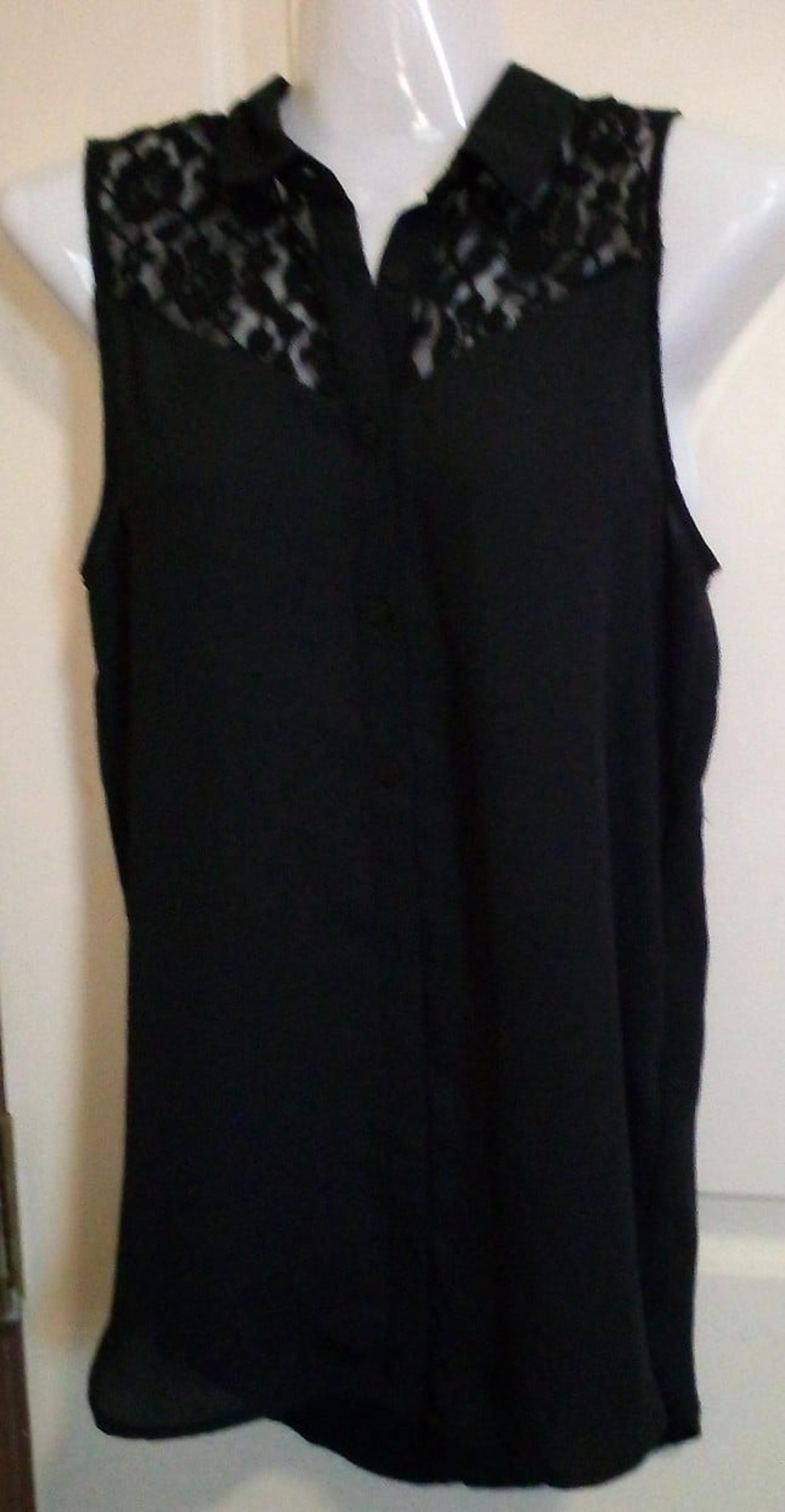 Divided blouse for women sleeveless