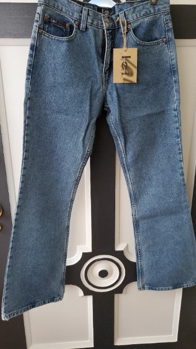 VINTAGE L.E.I. BELL BOTTOM JEAN. SIZE 9. 30 LENGTH.