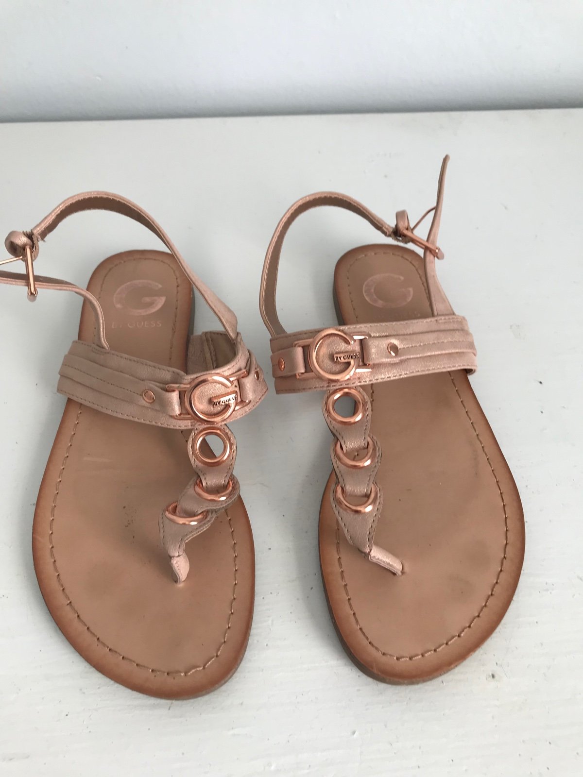 GUESS textured sandals