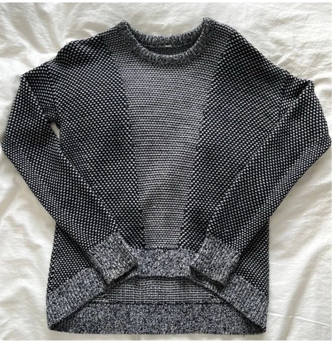 Lululemon Relaxed fit Crewneck Sweater with thumb holes!