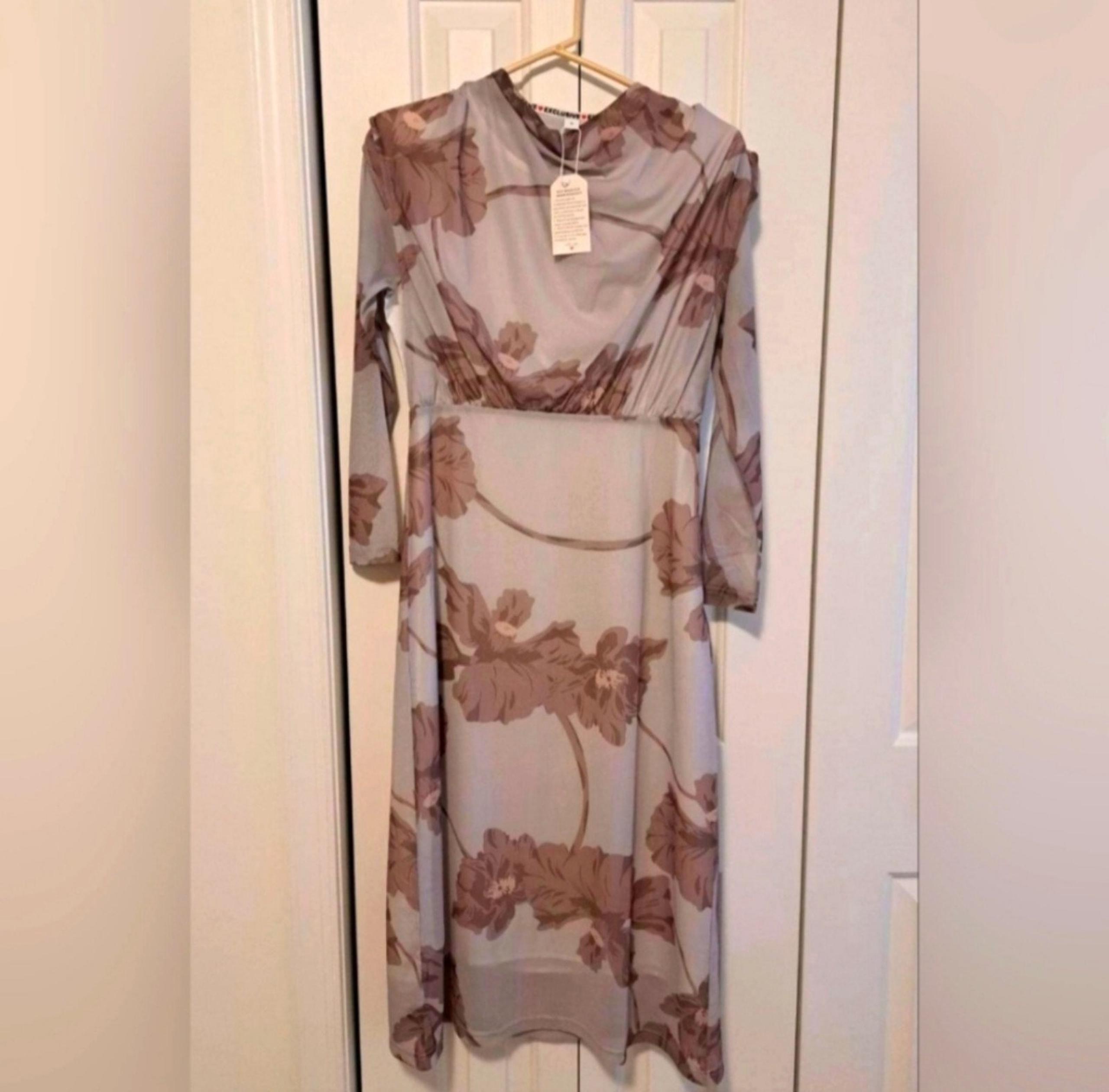 Beautiful Floral Maxi Dress - Size Small