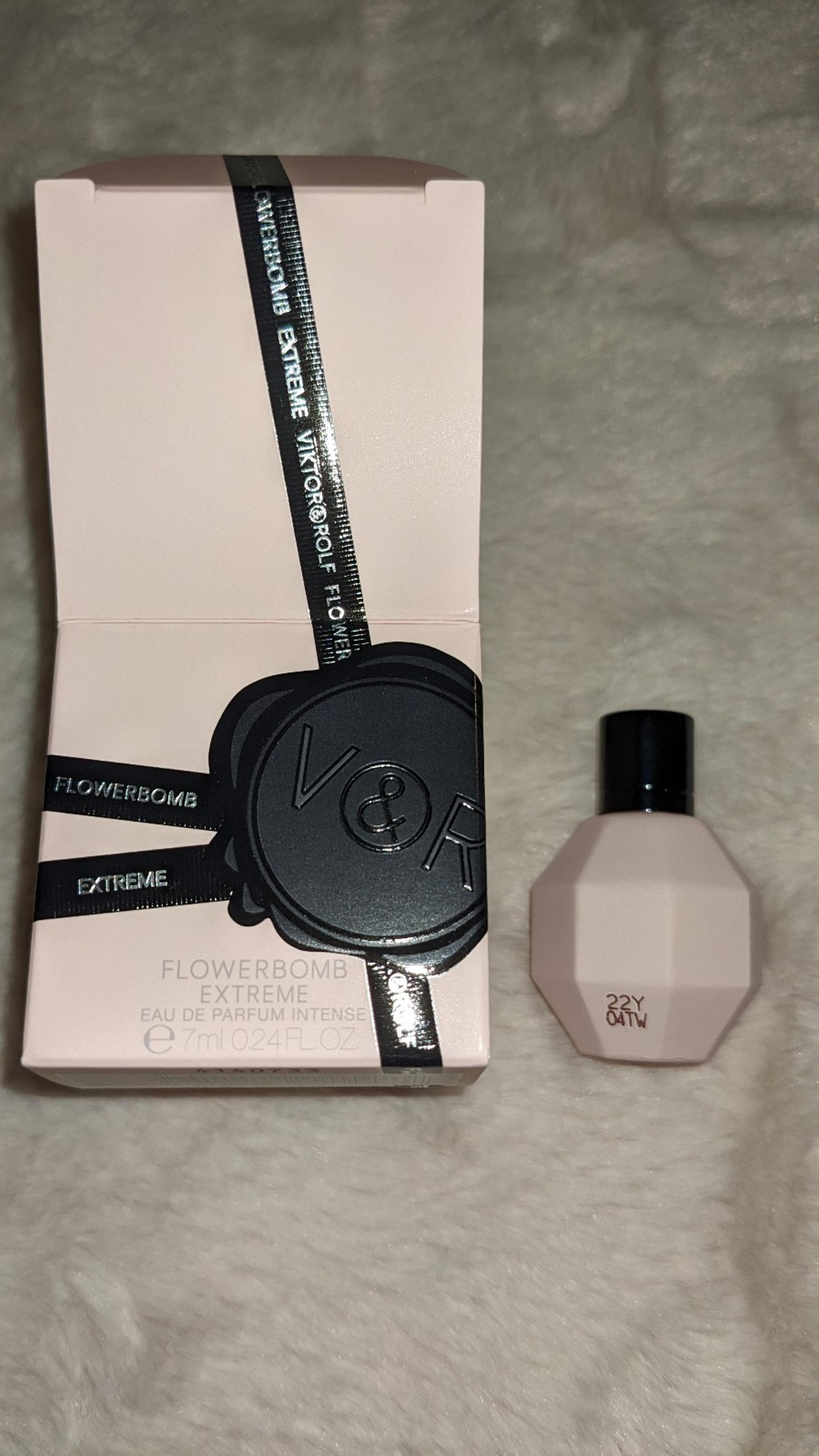 Viktor and Rolf Flower Bomb extreme perfume