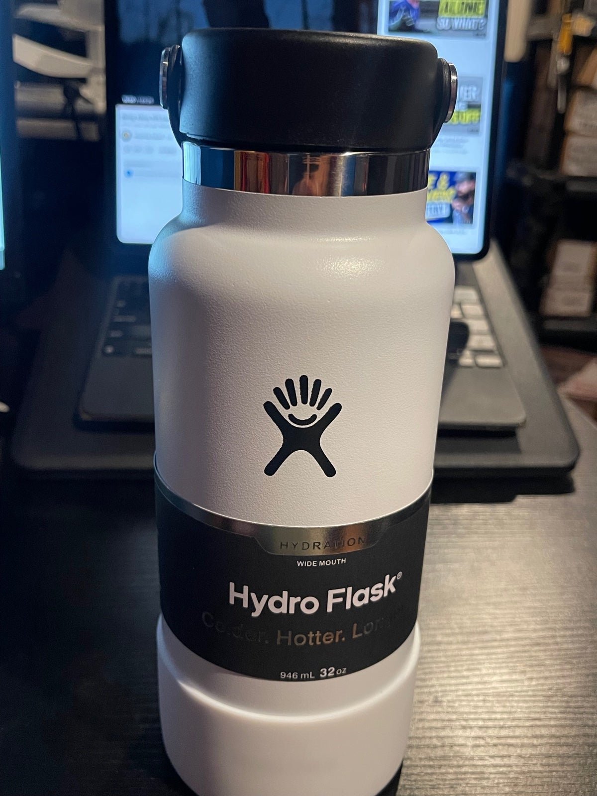 New Hydro Bottle 32 oz White Gym Gear with Sleeve
