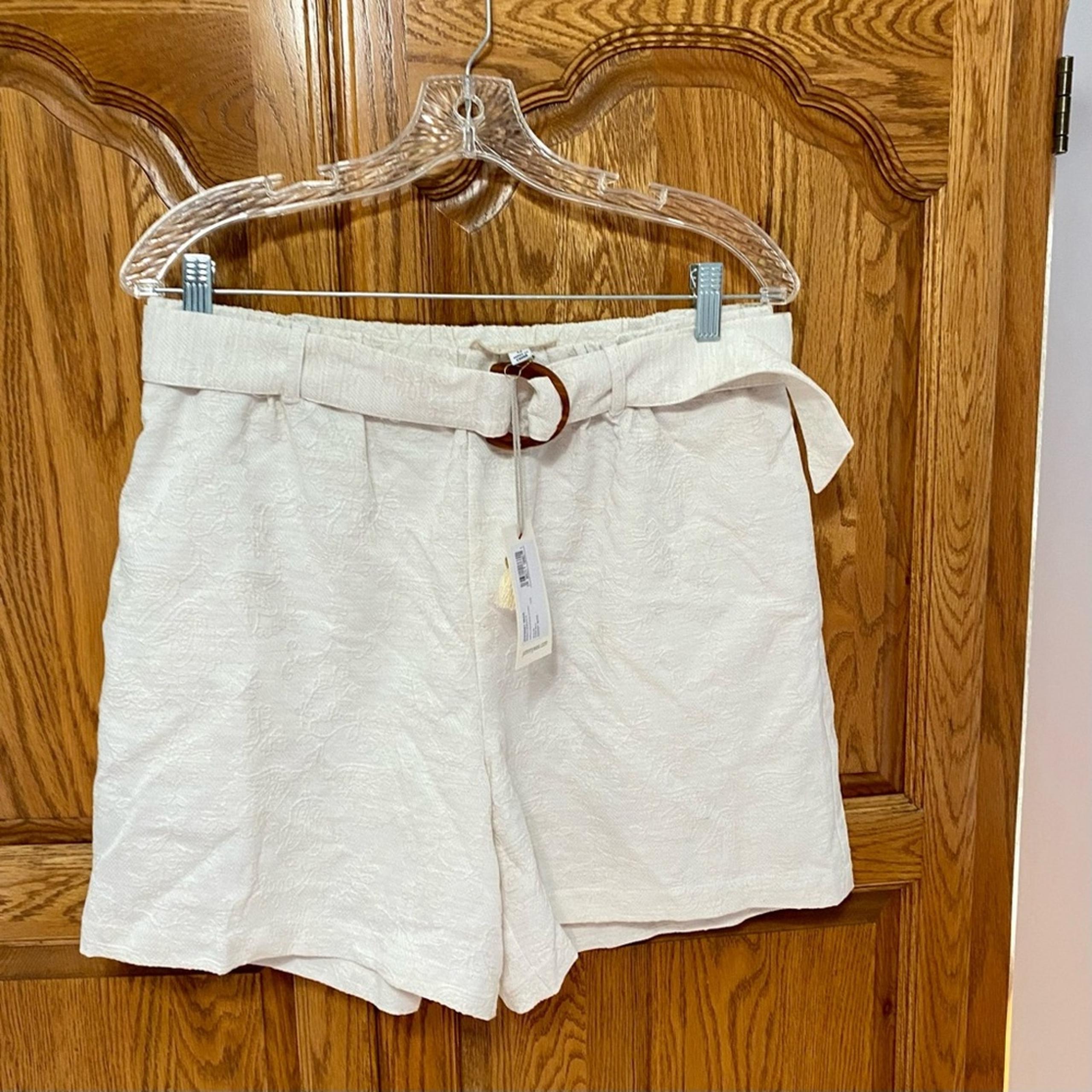 Johnny Was Anita PaperBag Short Cream Colored Belted Floral Womens Medium NWT